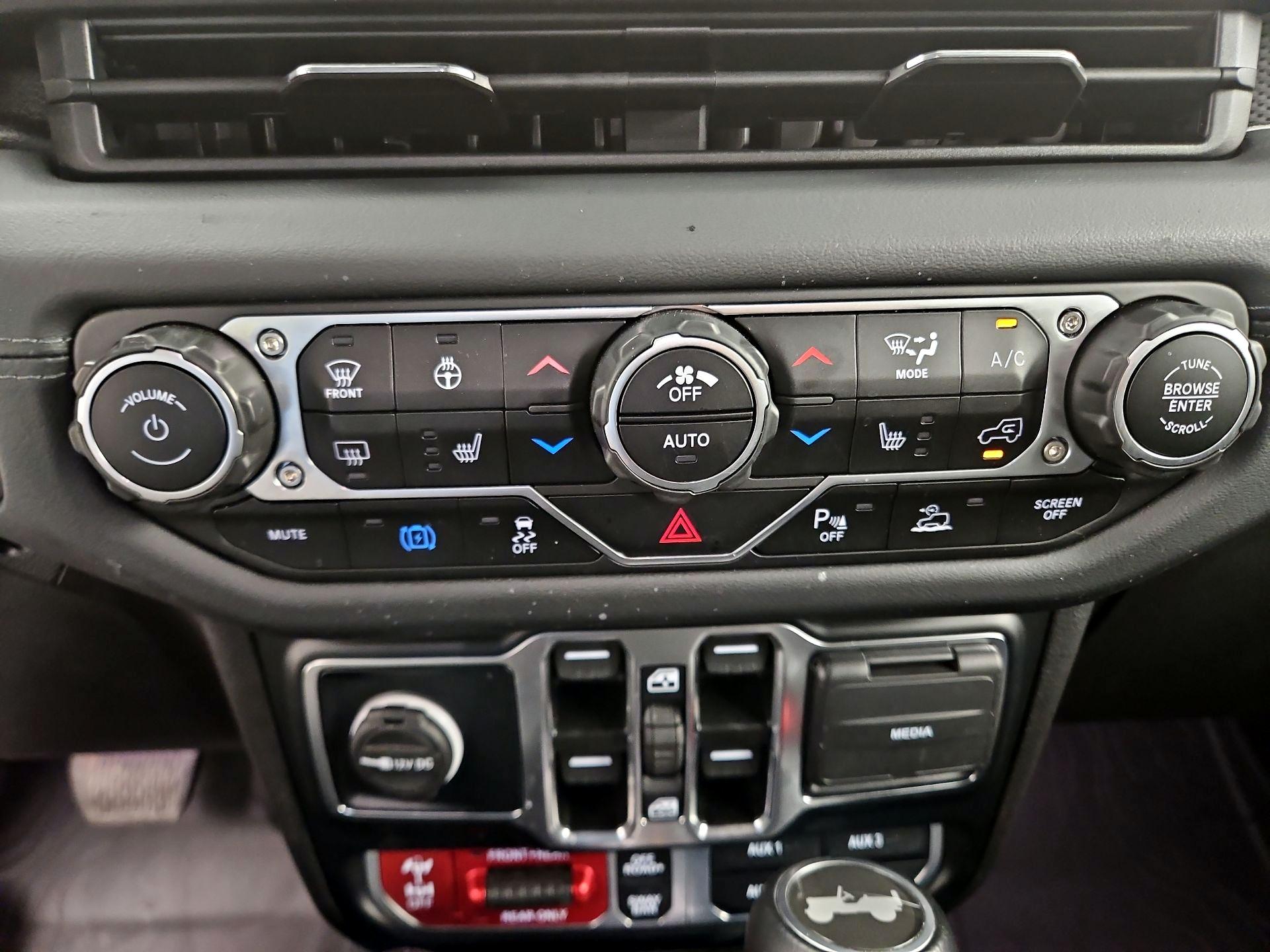 Thumbnail: 2024 Jeep Wrangler - 17