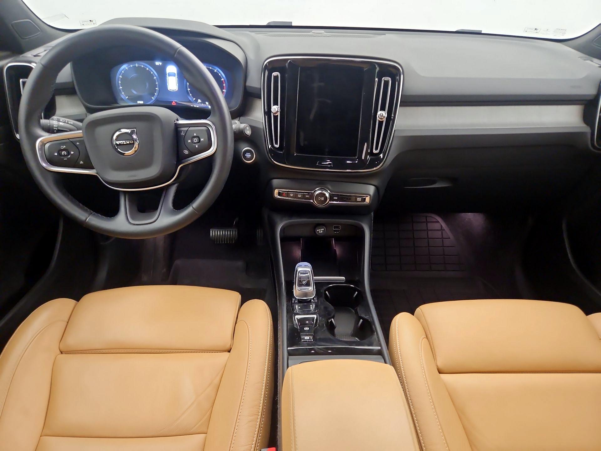 Thumbnail: 2022 Volvo XC40 - 9