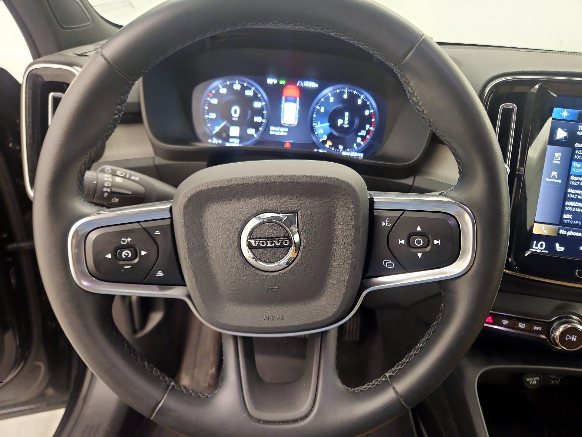 Thumbnail: 2022 Volvo XC40 - 10