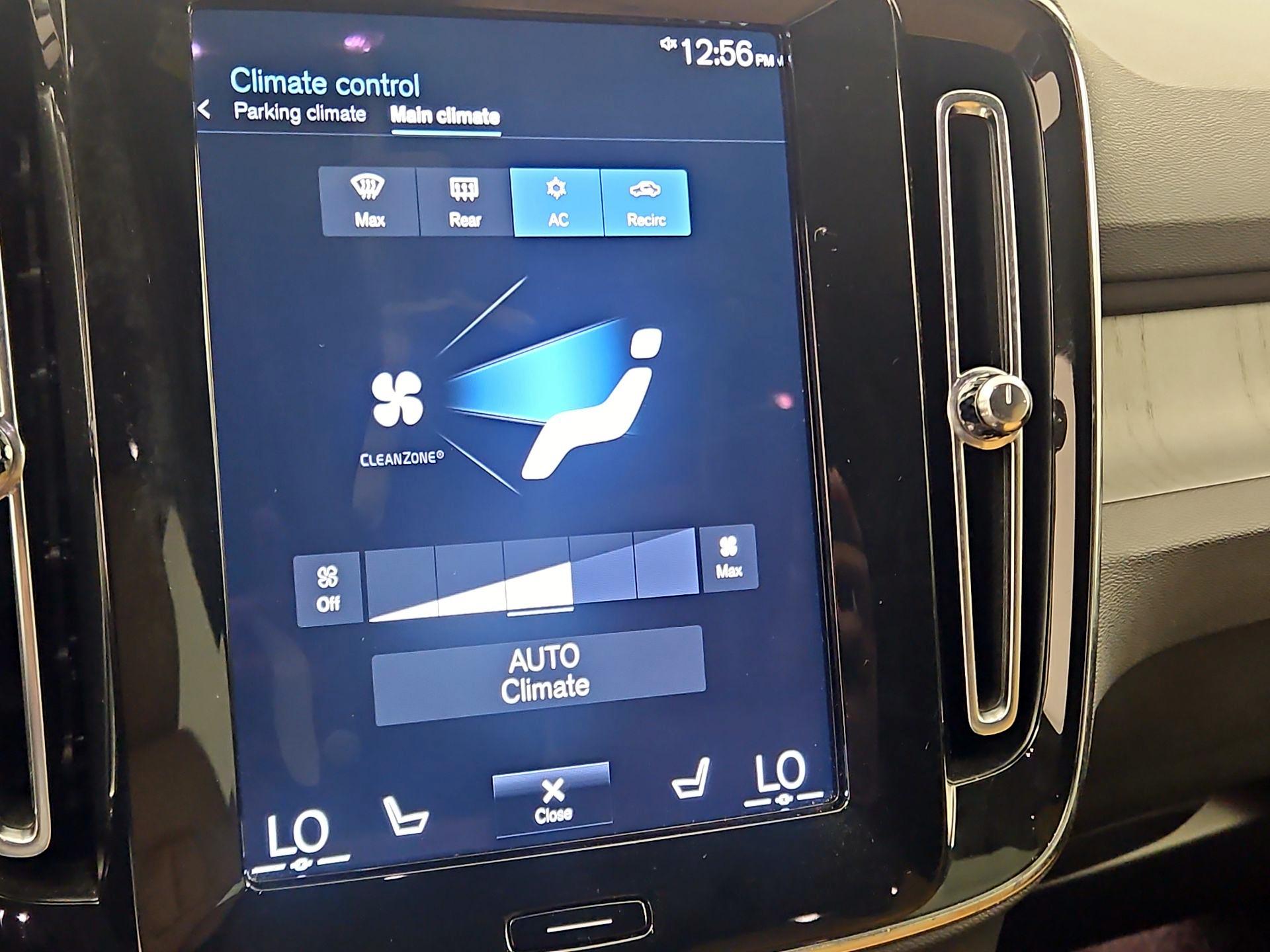 Thumbnail: 2022 Volvo XC40 - 15