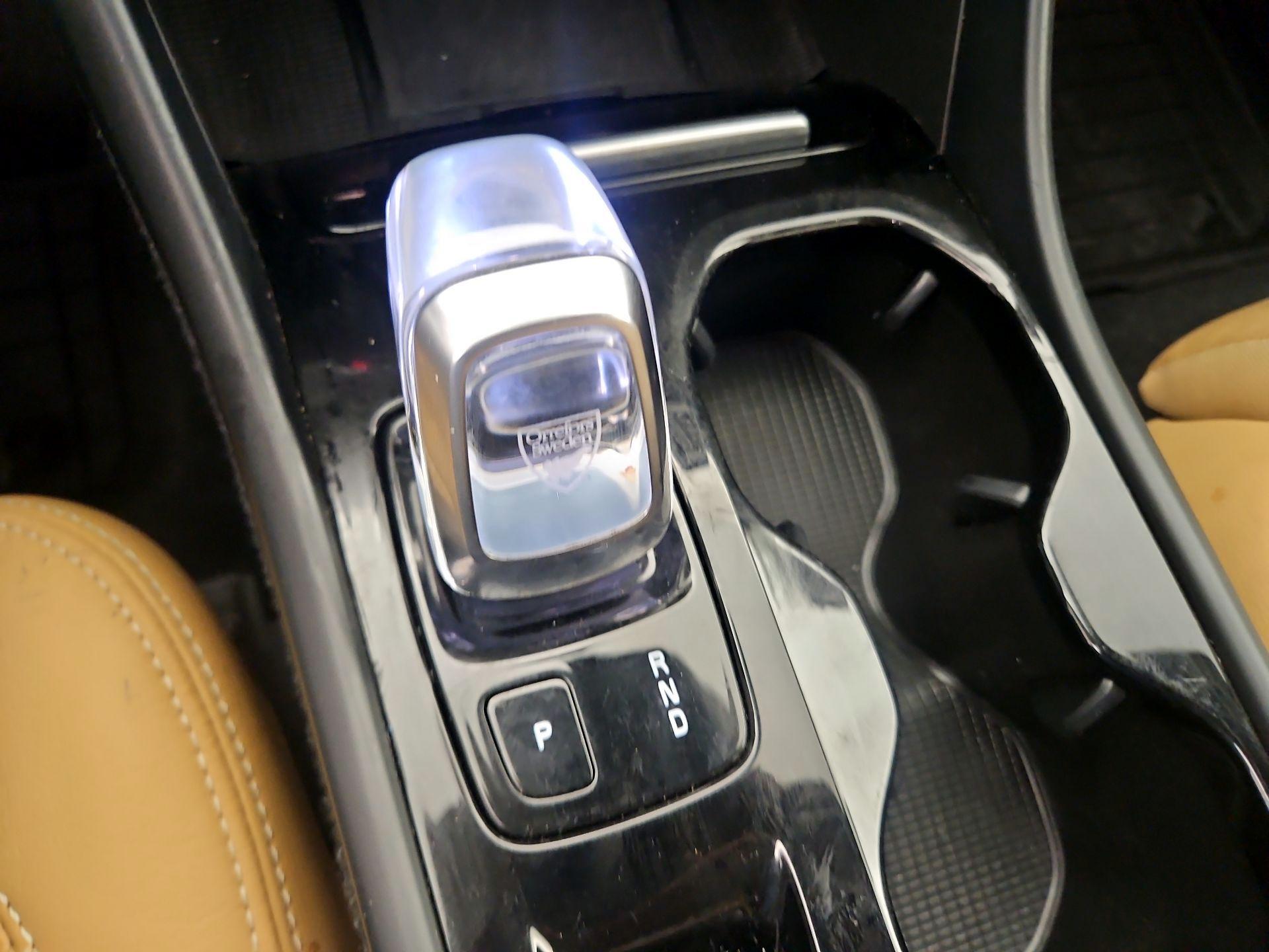 Thumbnail: 2022 Volvo XC40 - 16
