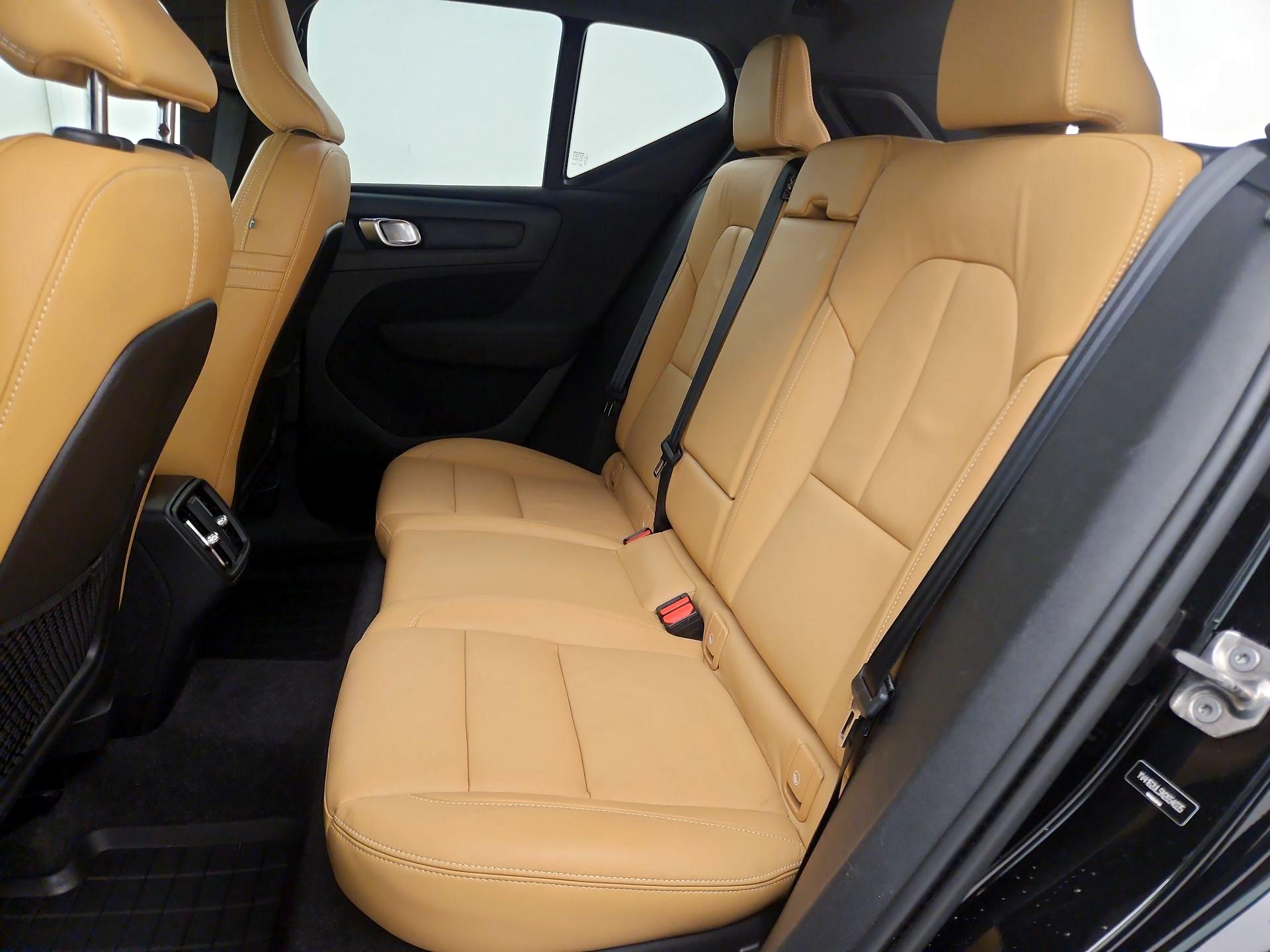 Thumbnail: 2022 Volvo XC40 - 19