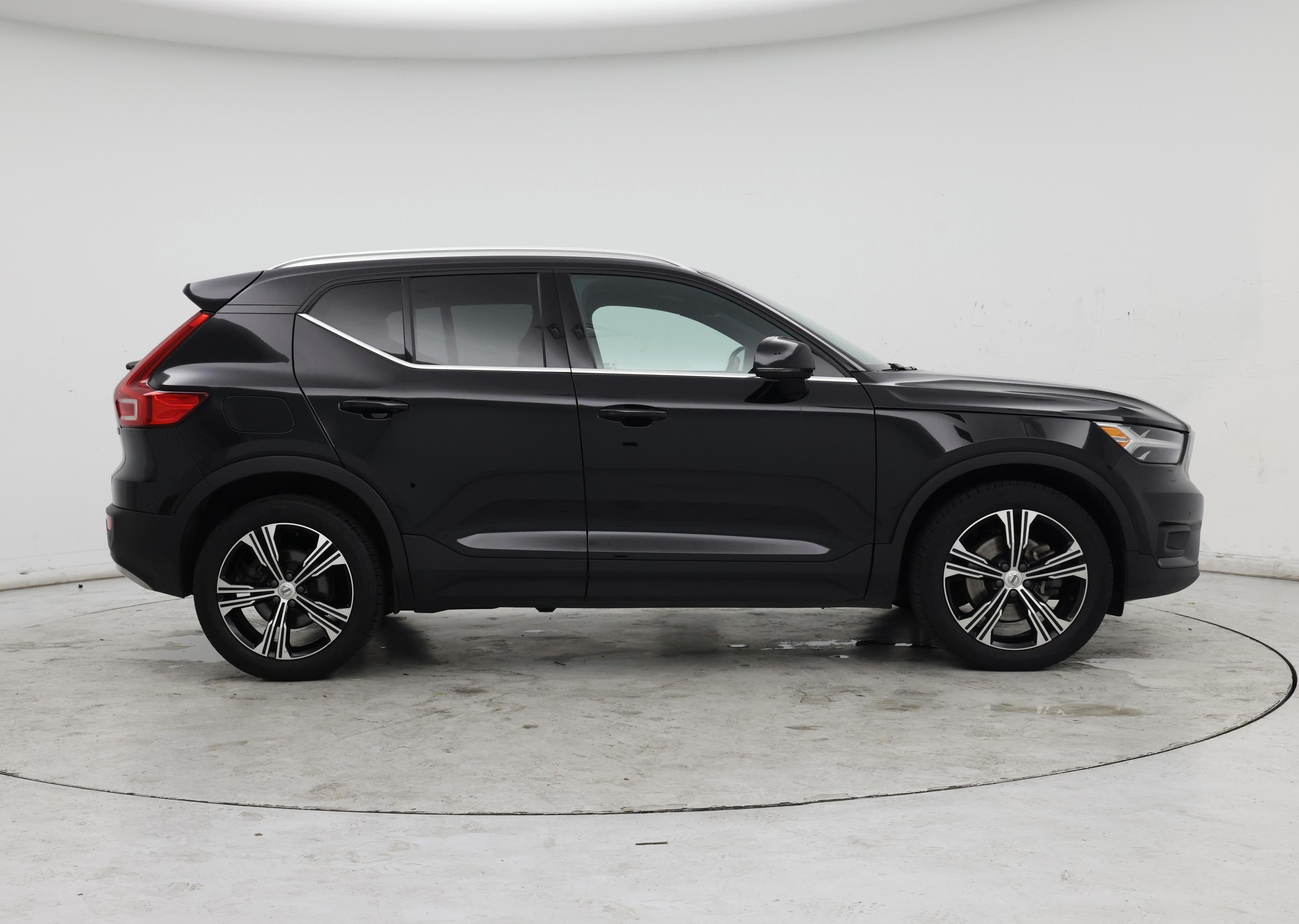 Thumbnail: 2022 Volvo XC40 - 7