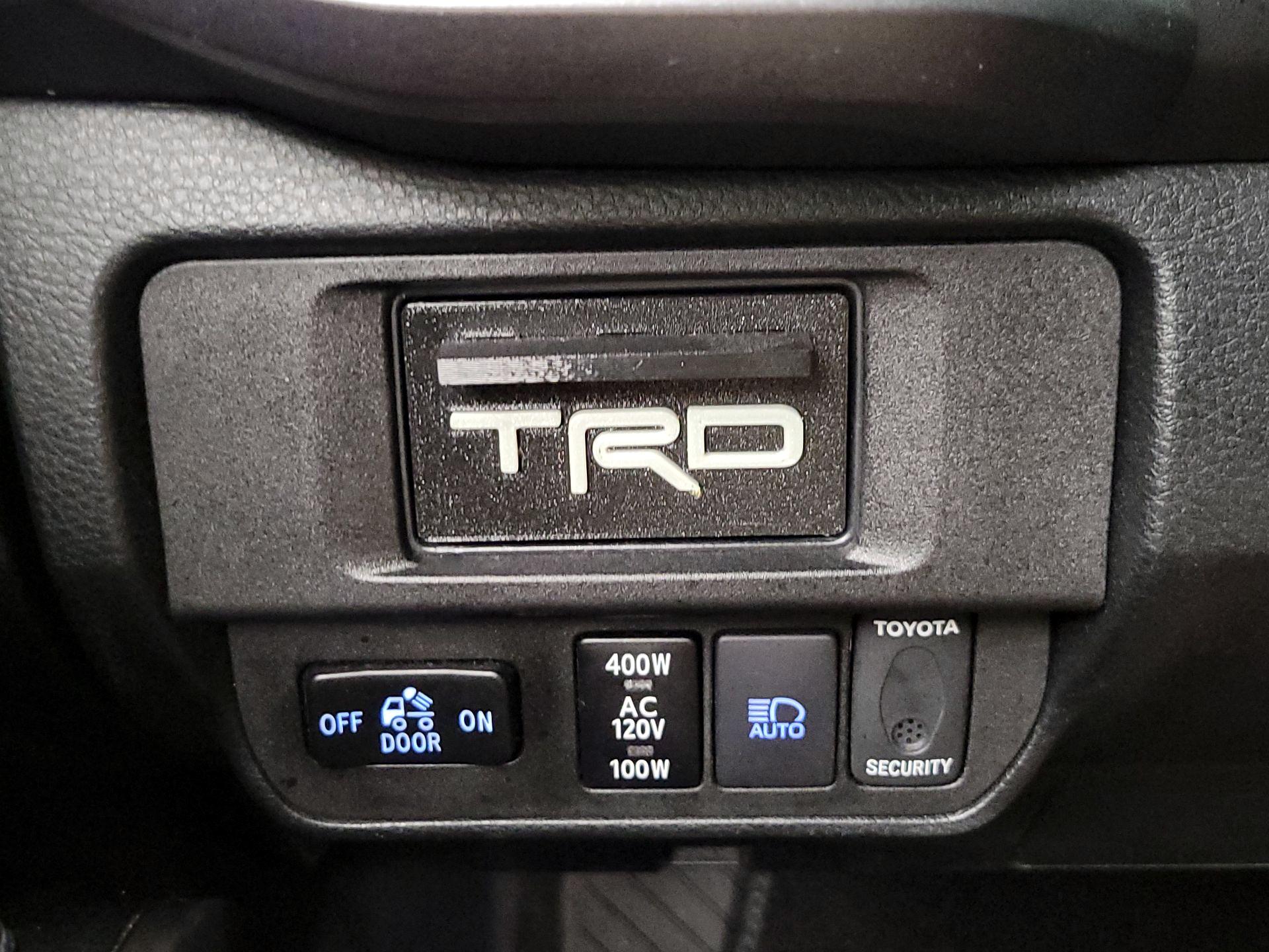 Thumbnail: 2018 Toyota Tacoma - 13