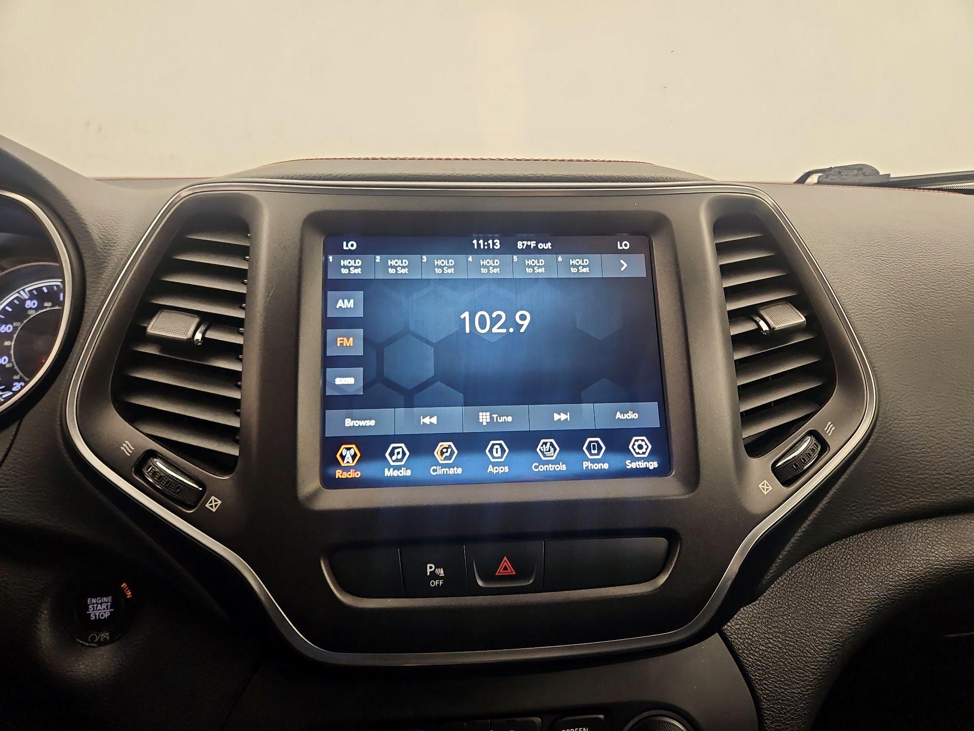 Thumbnail: 2020 Jeep Cherokee - 15