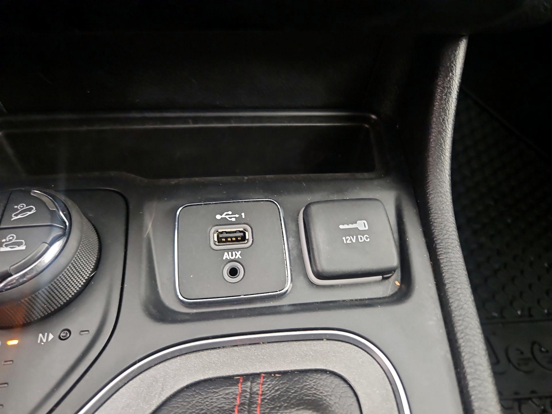 Thumbnail: 2020 Jeep Cherokee - 18