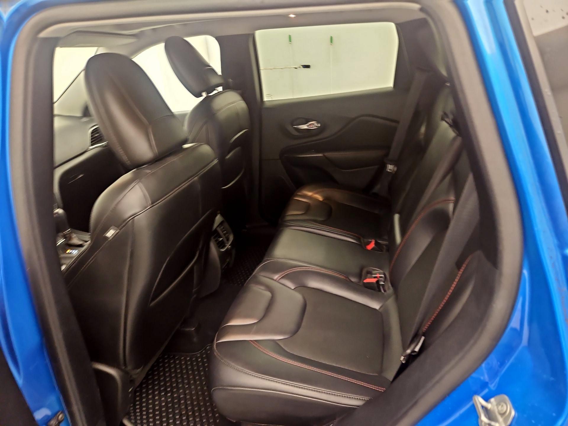Thumbnail: 2020 Jeep Cherokee - 19