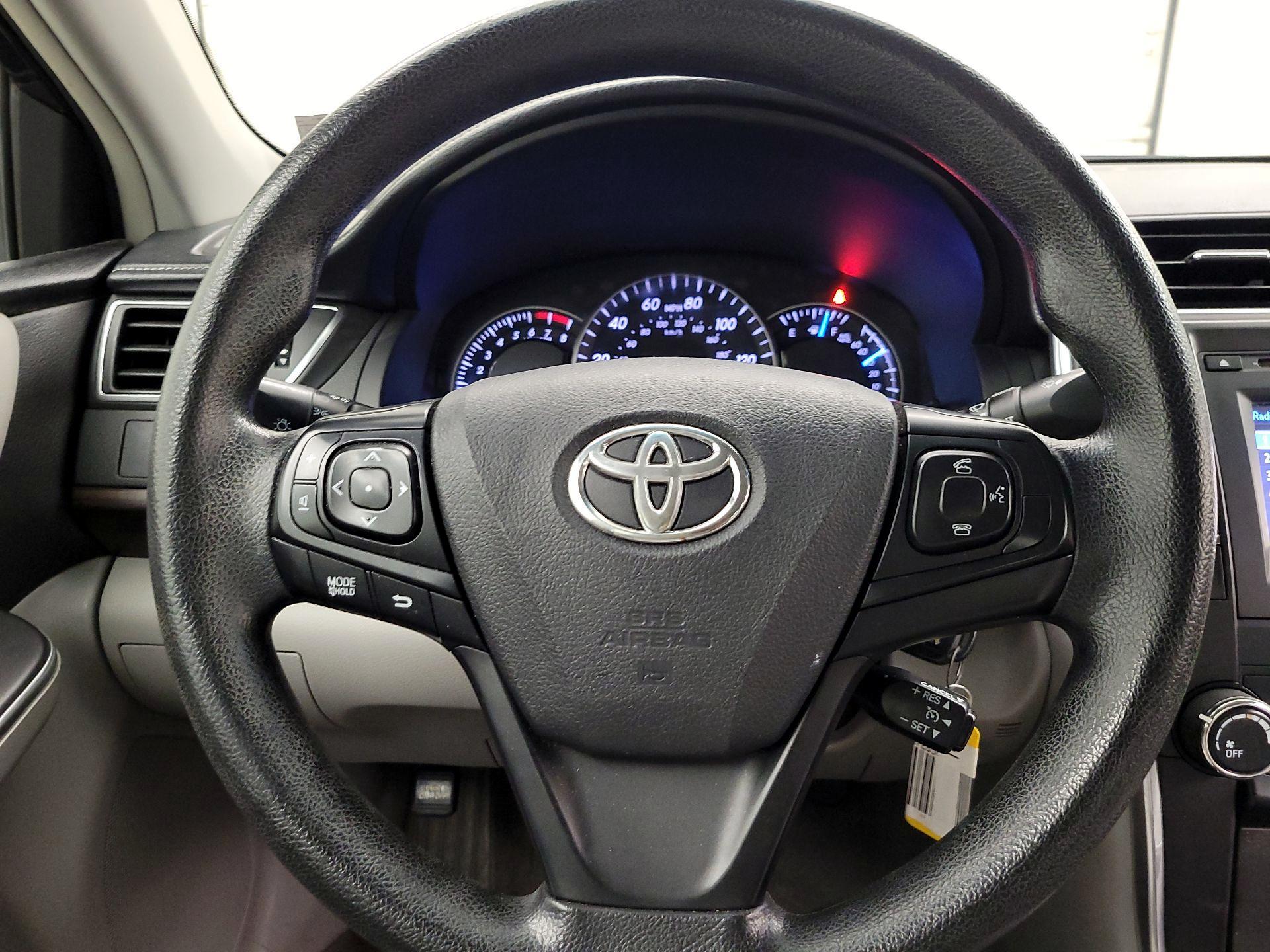 Thumbnail: 2015 Toyota Camry - 10