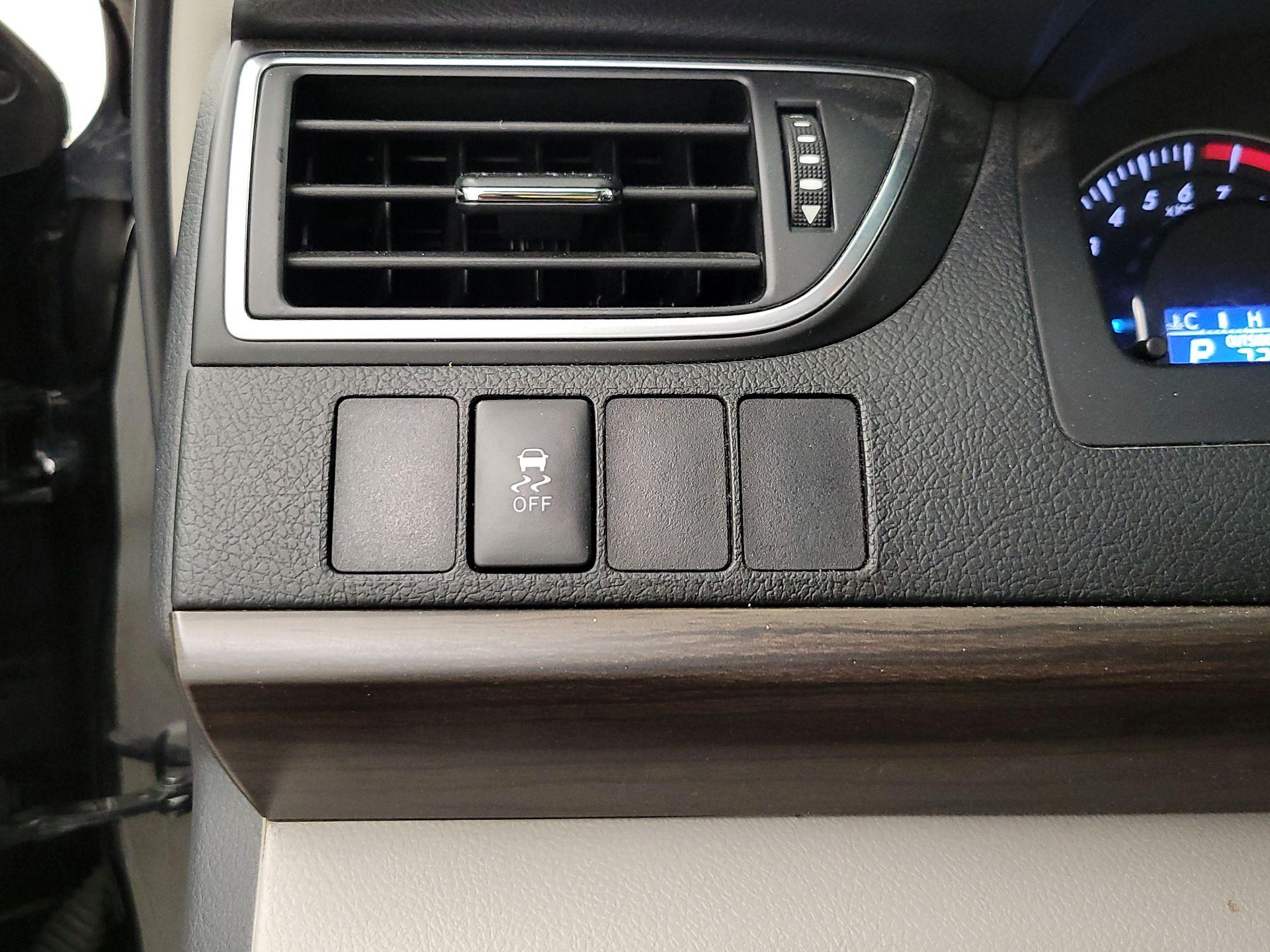 Thumbnail: 2015 Toyota Camry - 13
