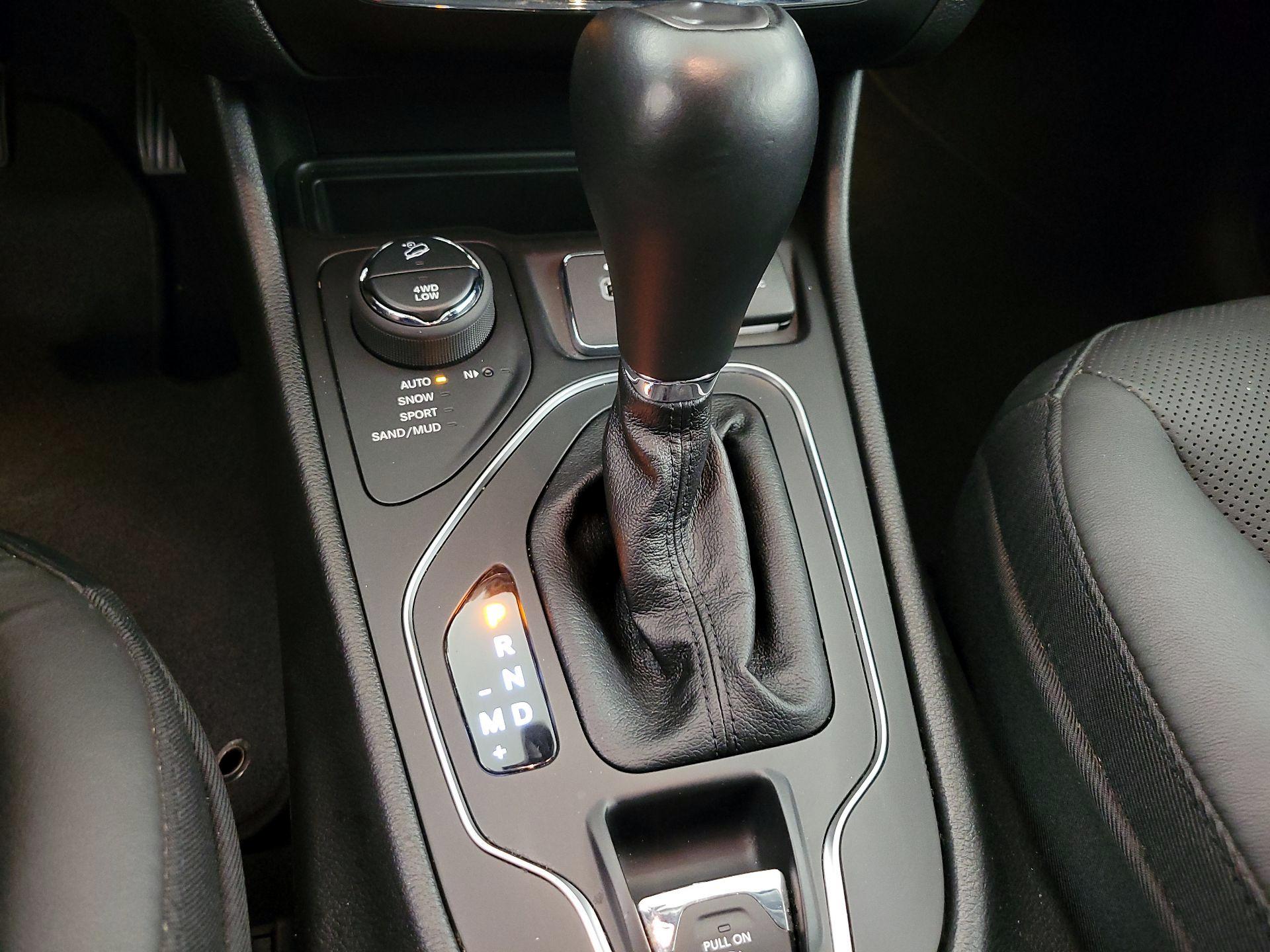 Thumbnail: 2021 Jeep Cherokee - 17