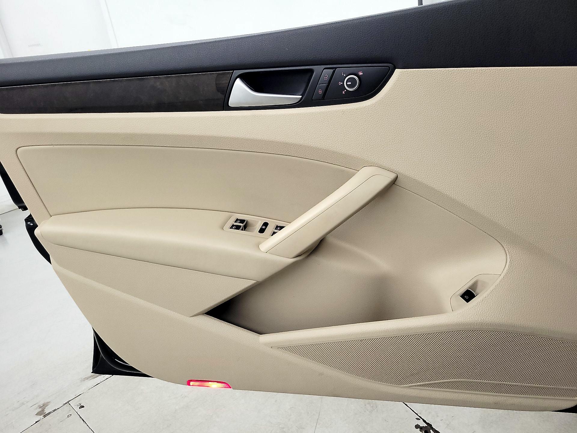 Thumbnail: 2015 Volkswagen Passat - 12
