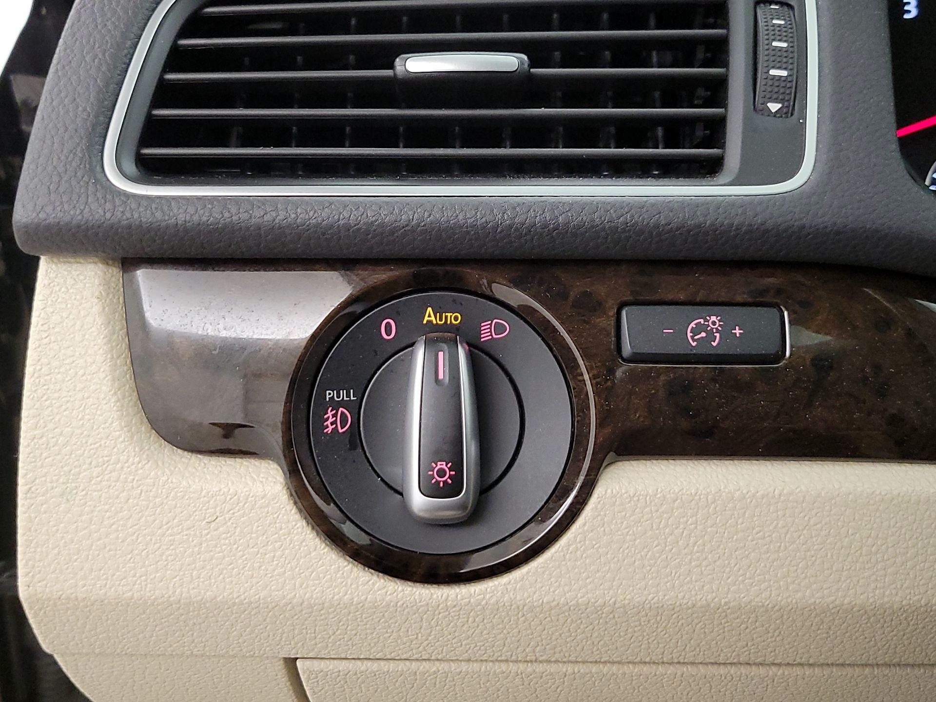 Thumbnail: 2015 Volkswagen Passat - 13