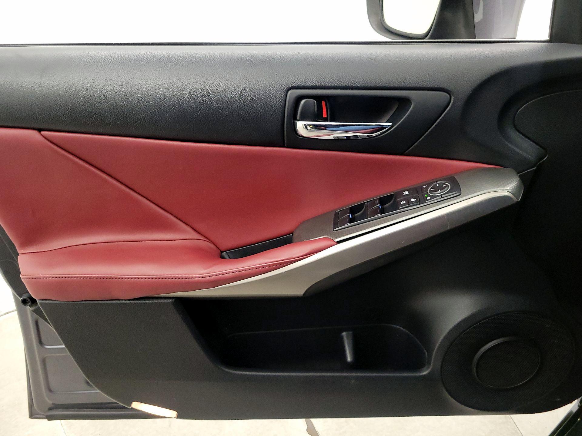 Thumbnail: 2015 Lexus IS - 12