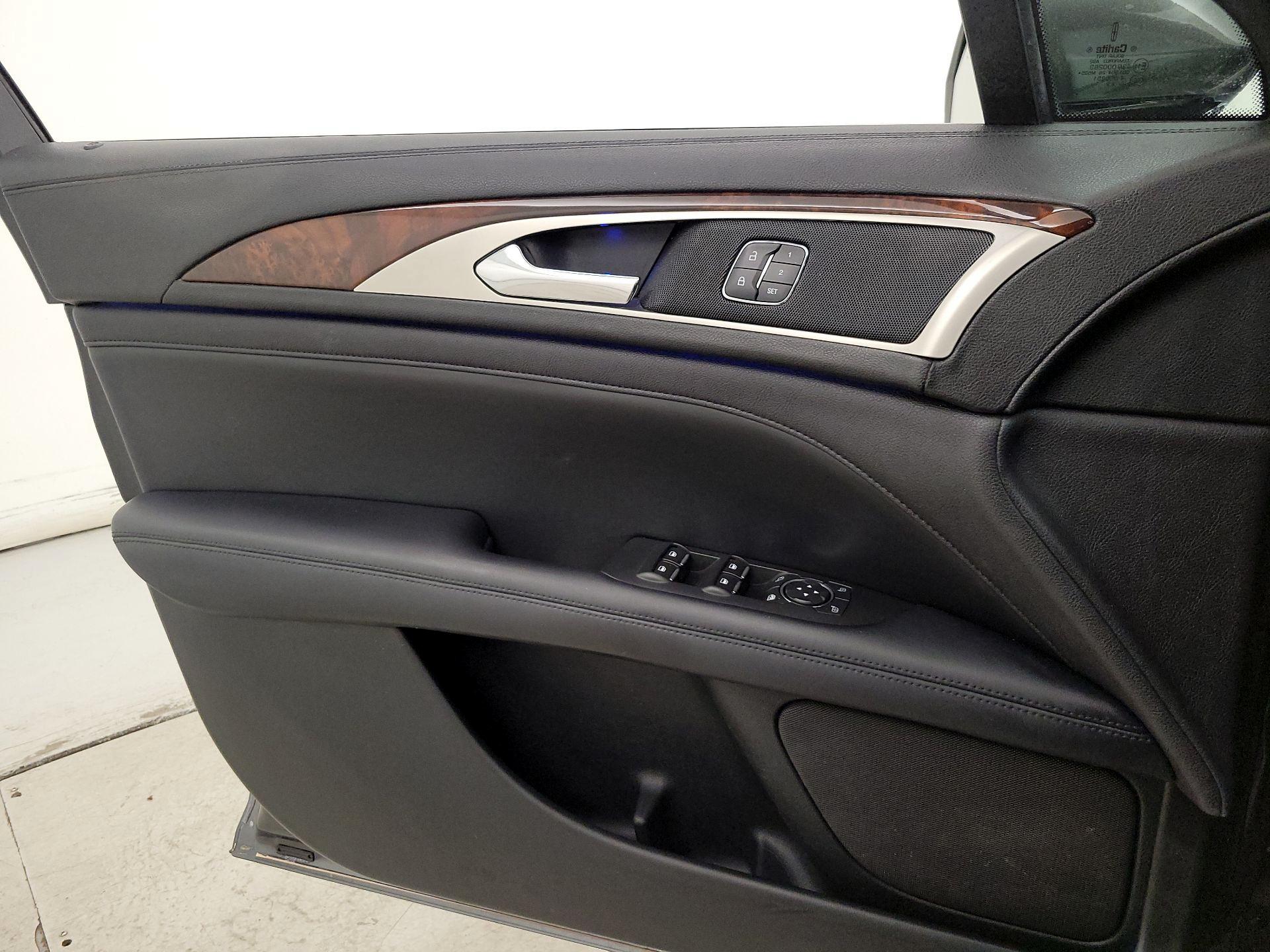 Thumbnail: 2017 Lincoln MKZ - 12