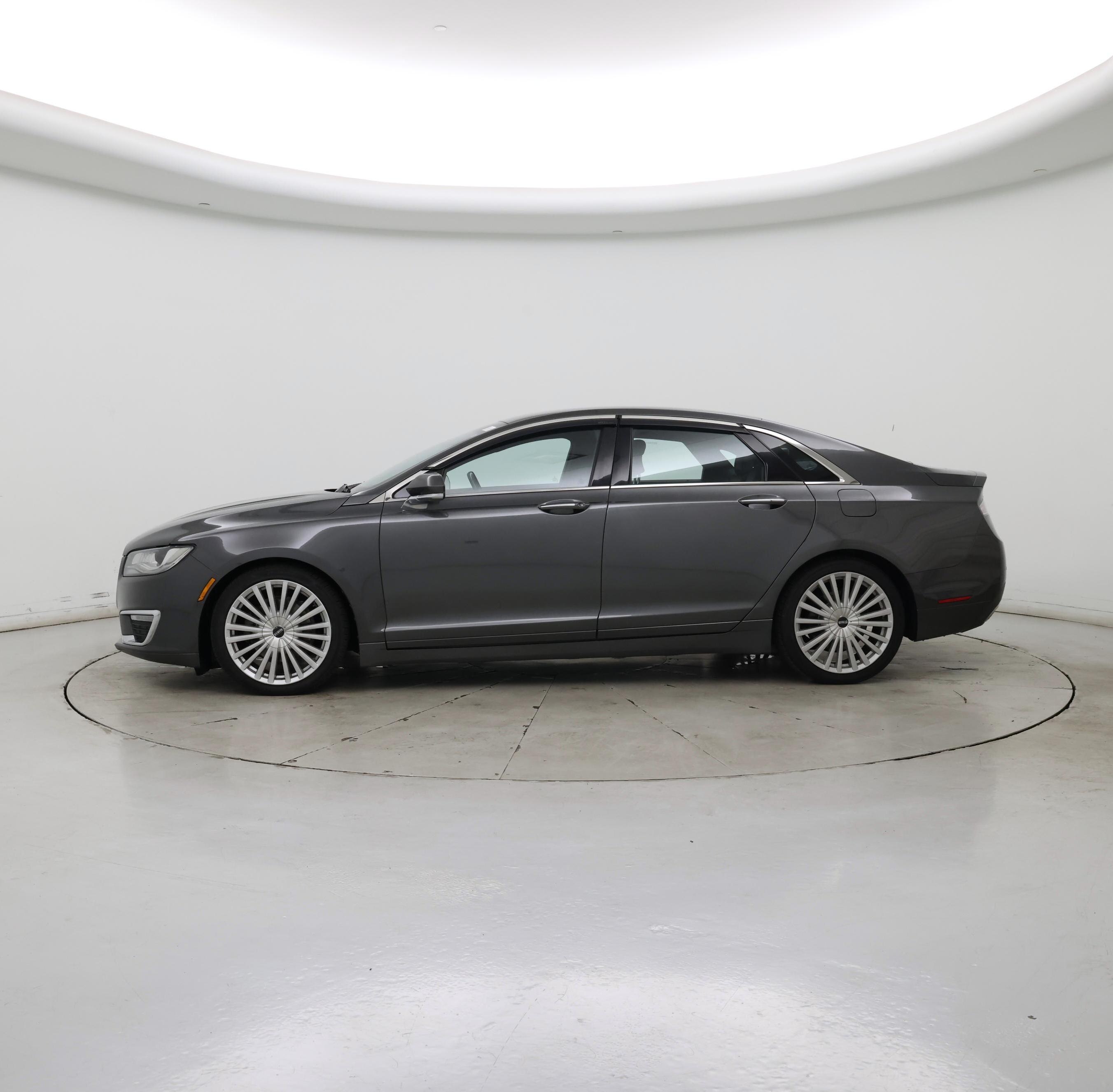 Thumbnail: 2017 Lincoln MKZ - 3