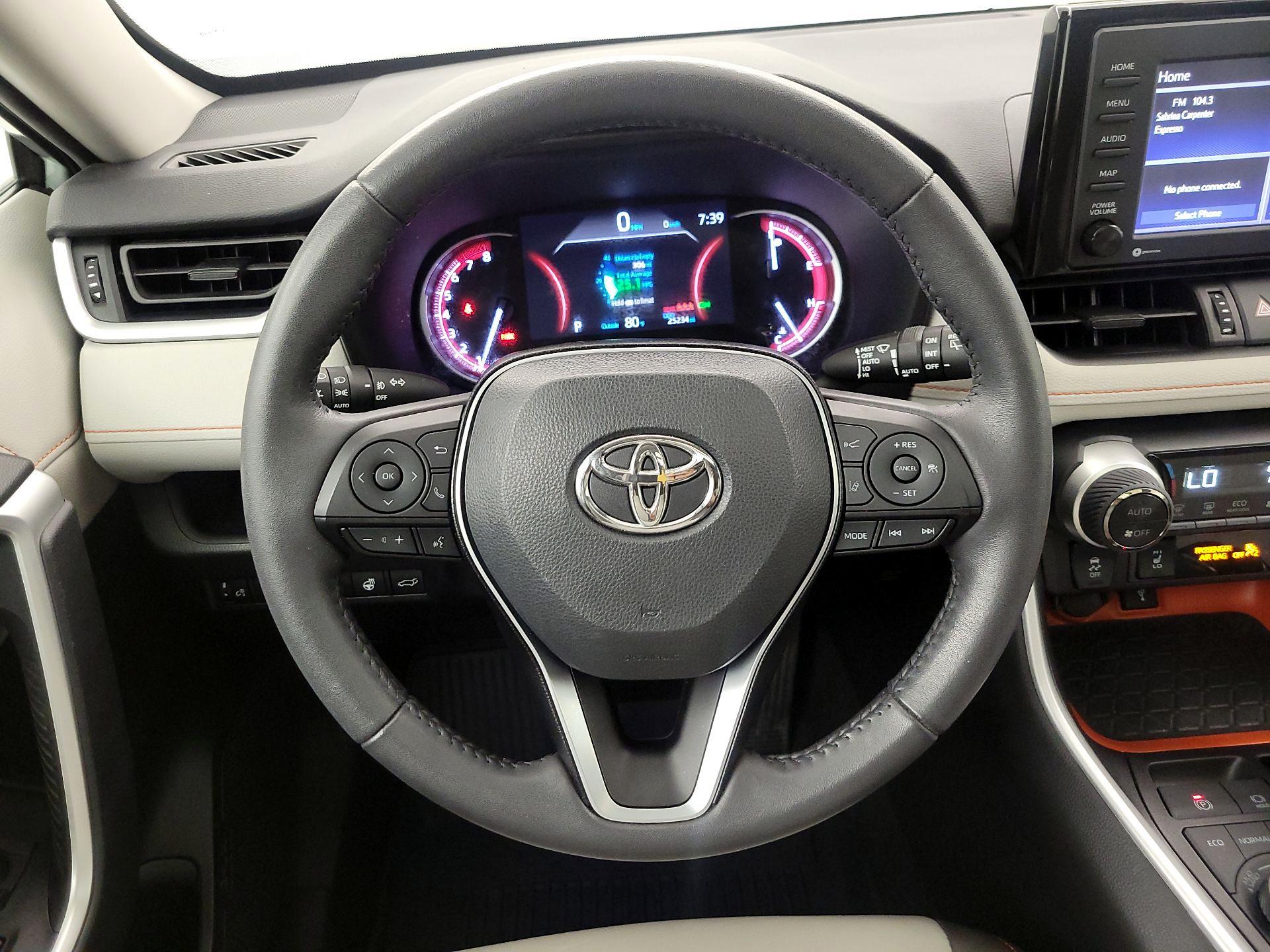 Thumbnail: 2022 Toyota RAV4 - 10