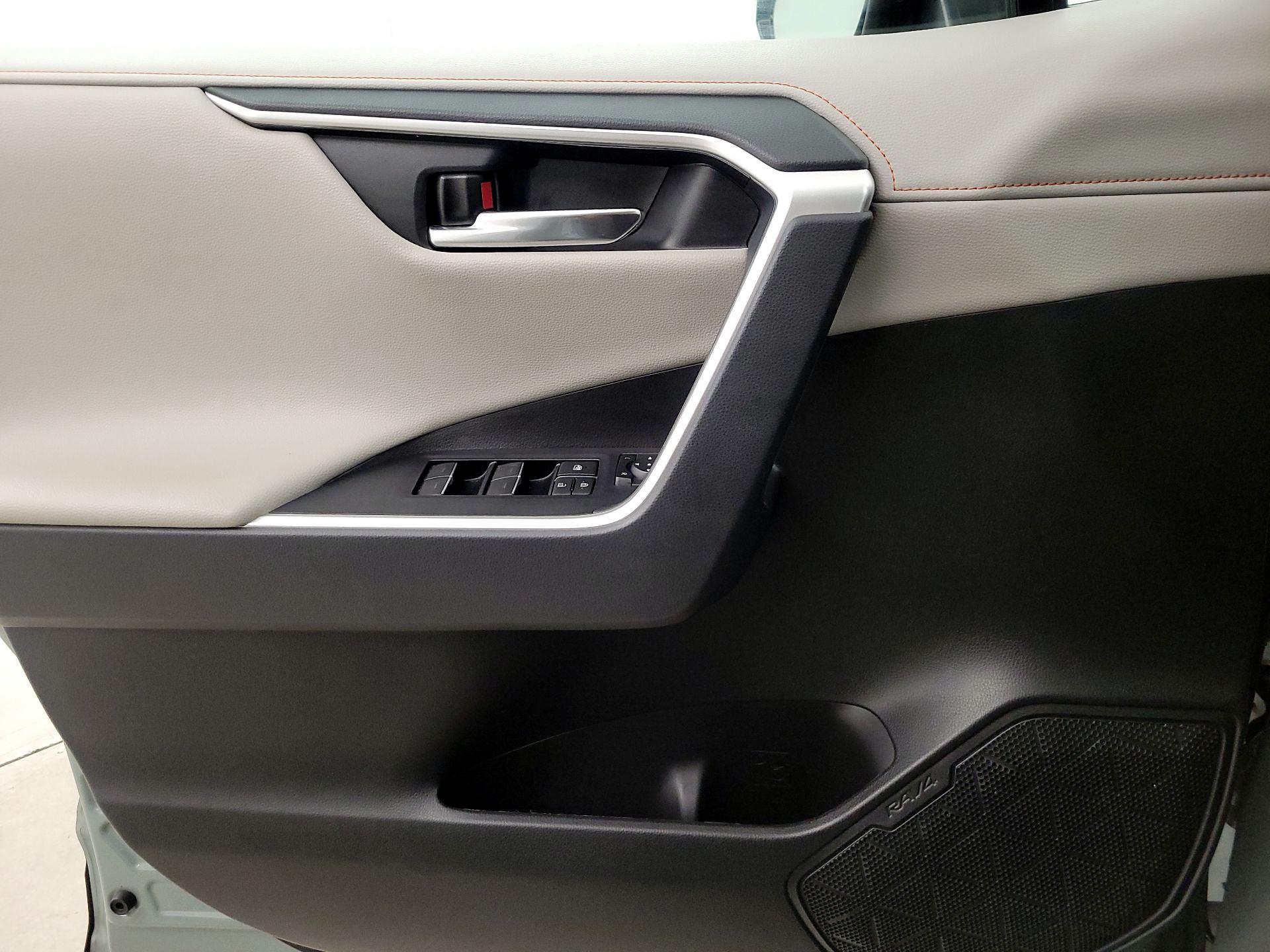 Thumbnail: 2022 Toyota RAV4 - 12