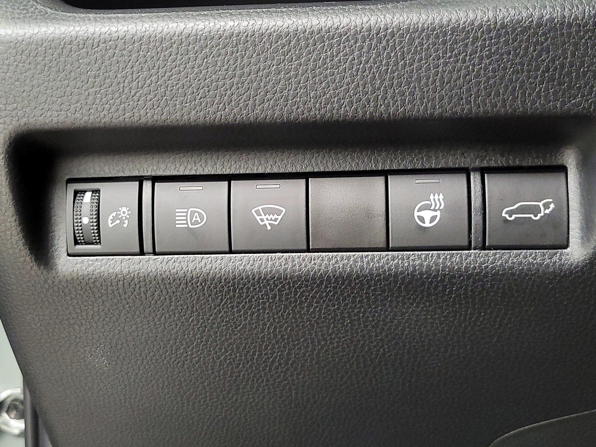 Thumbnail: 2022 Toyota RAV4 - 13