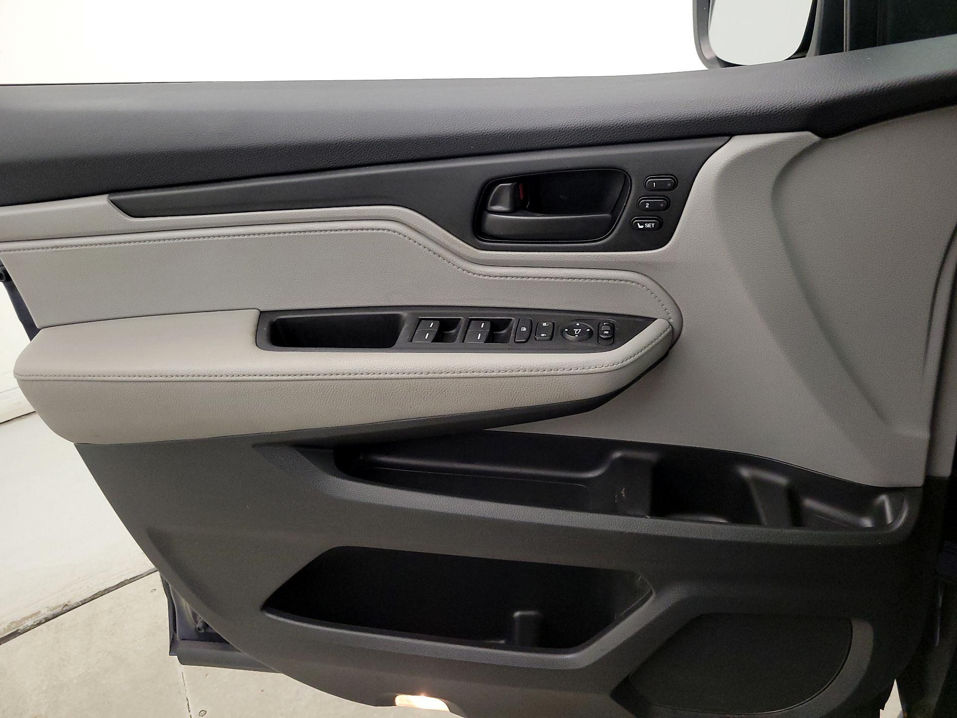 Thumbnail: 2018 Honda Odyssey - 12