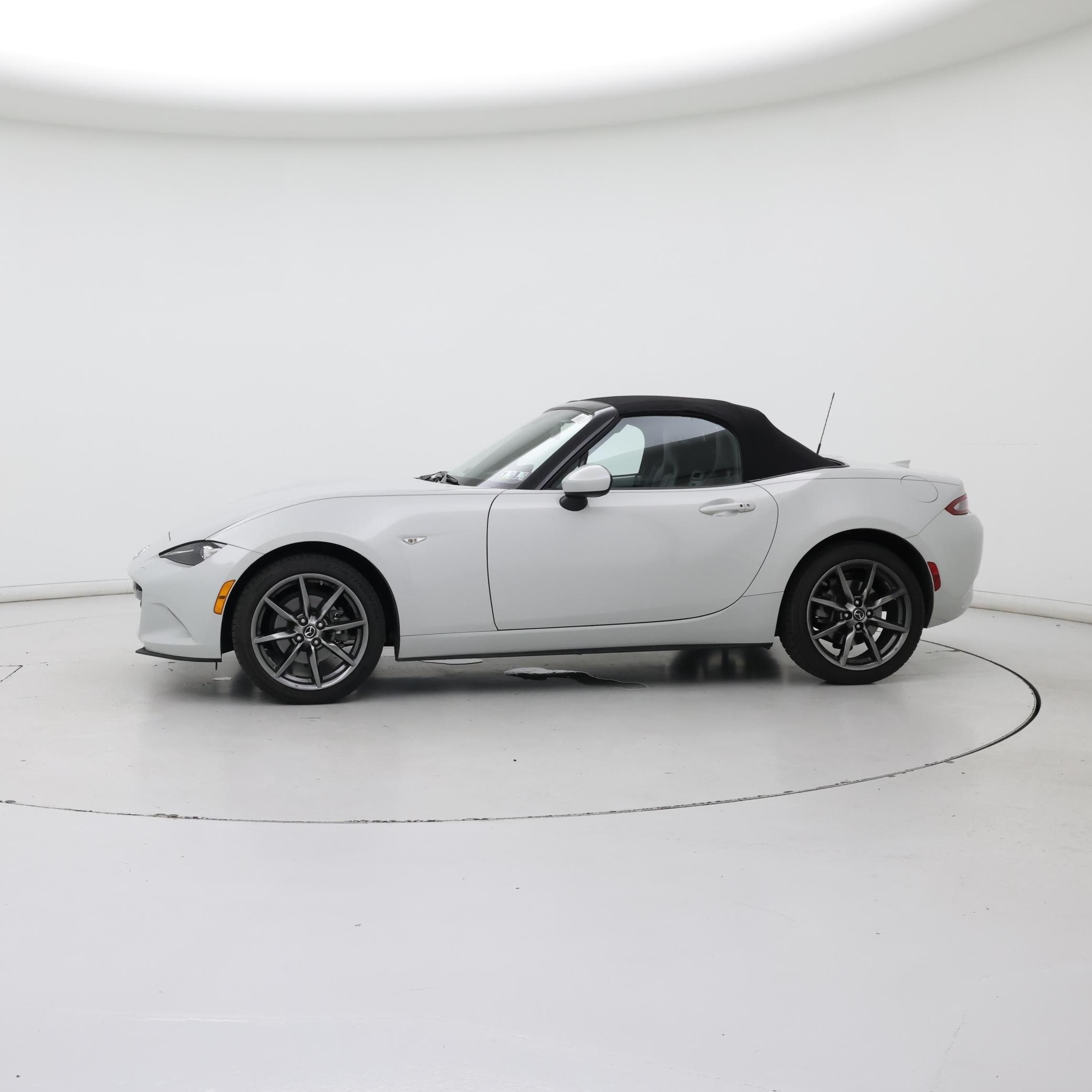 Thumbnail: 2019 Mazda MX-5 Miata - 3
