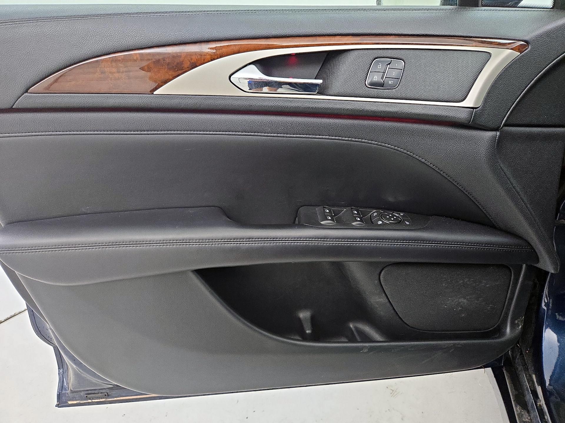 Thumbnail: 2017 Lincoln MKZ - 12