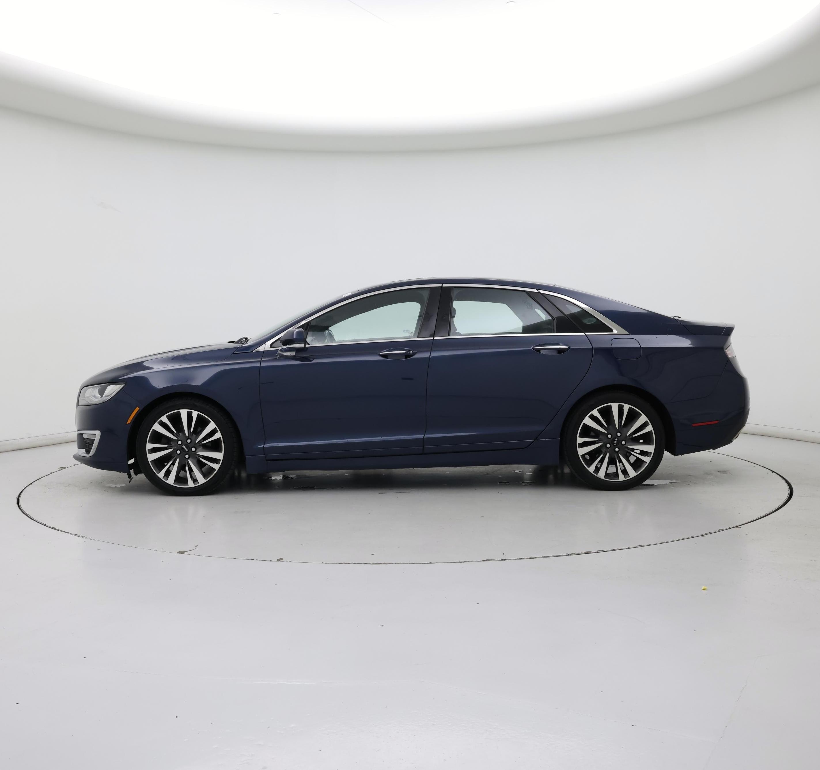 Thumbnail: 2017 Lincoln MKZ - 3