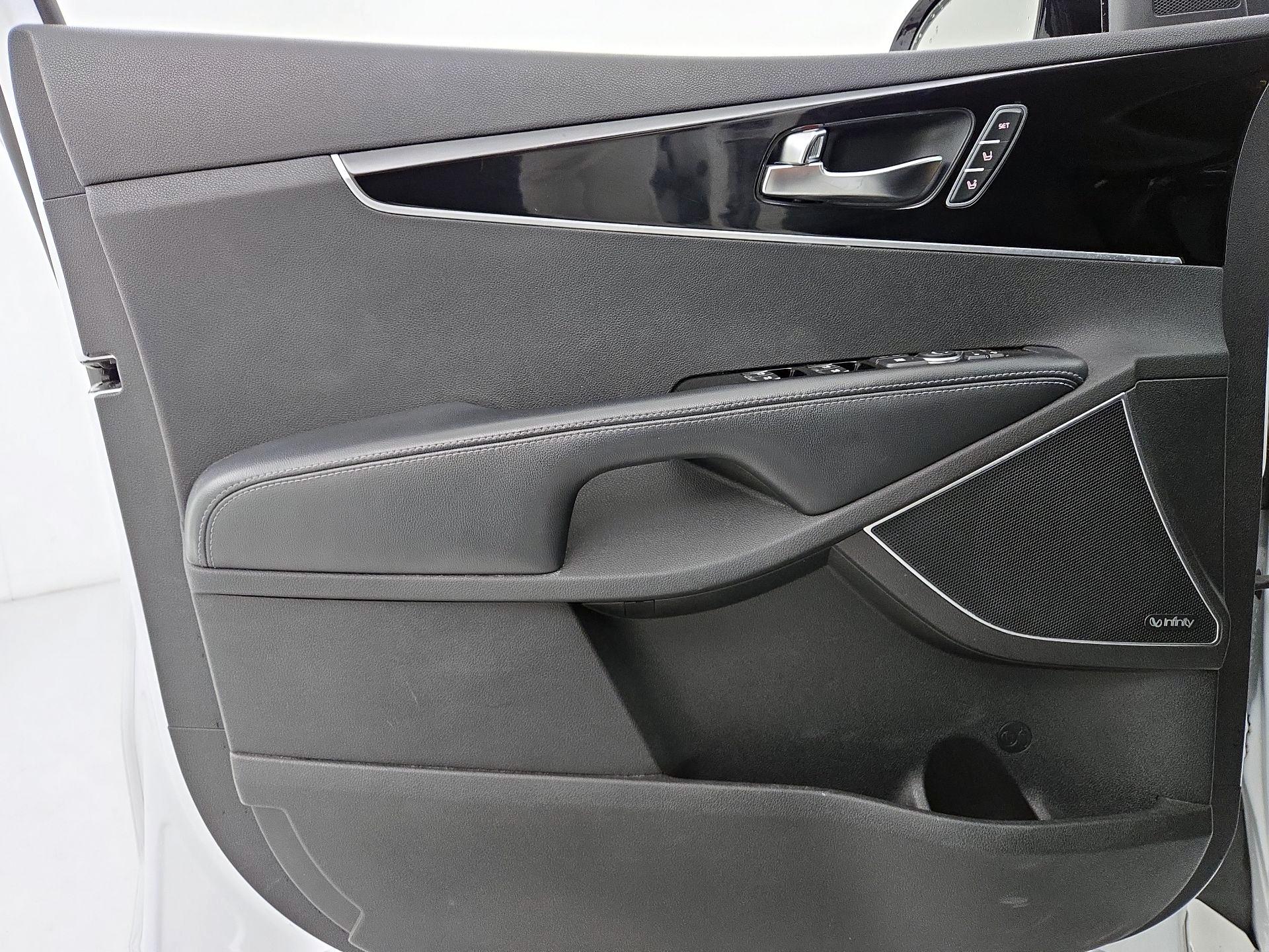 Thumbnail: 2016 Kia Sorento - 12