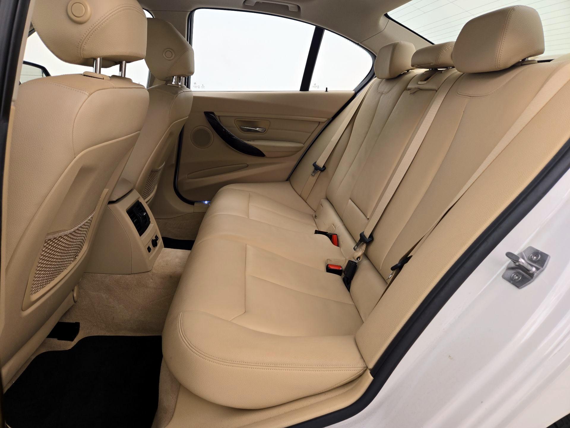 Thumbnail: 2015 BMW 3 Series - 20