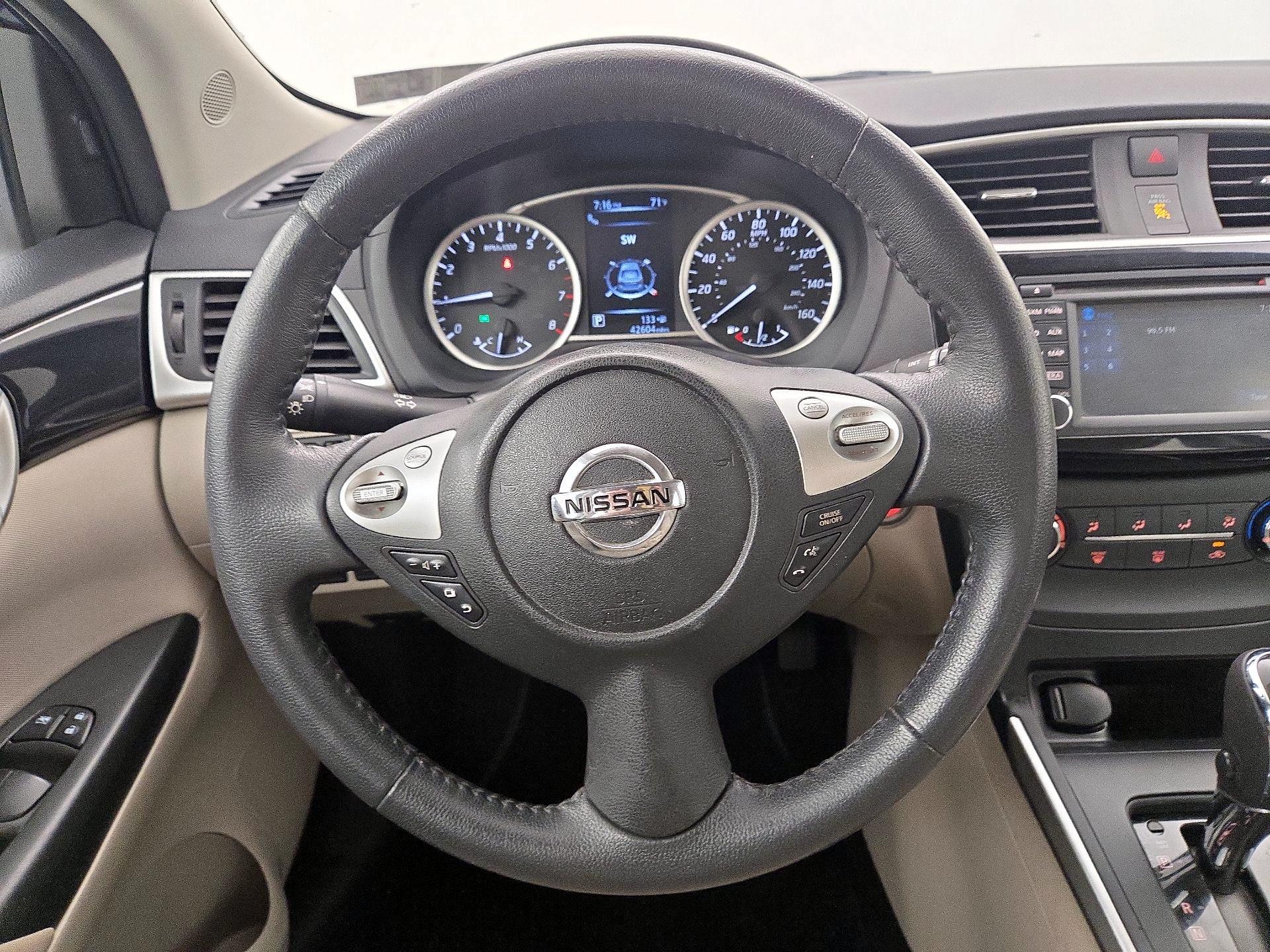 Thumbnail: 2017 Nissan Sentra - 10
