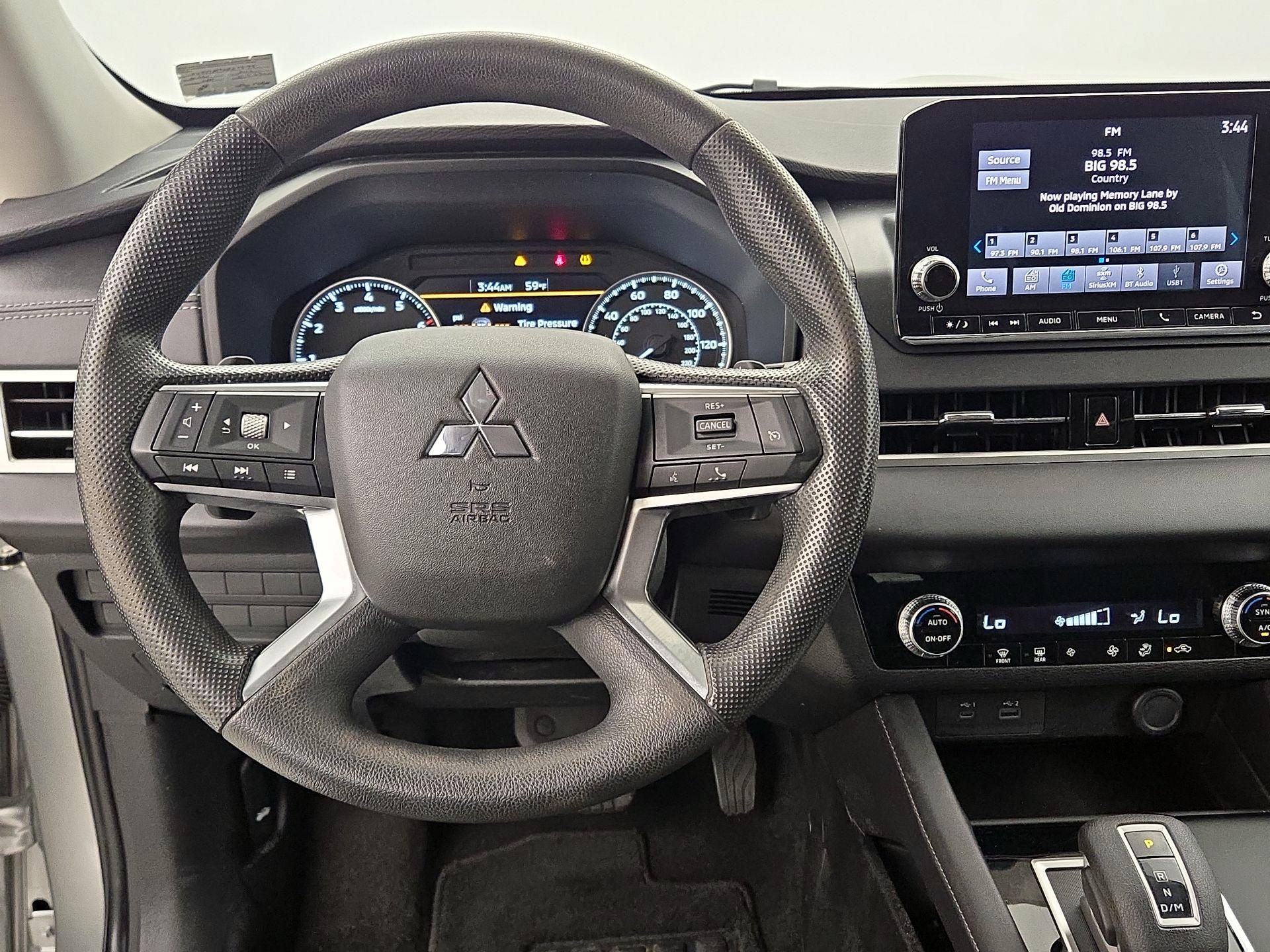 Thumbnail: 2022 Mitsubishi Outlander - 10