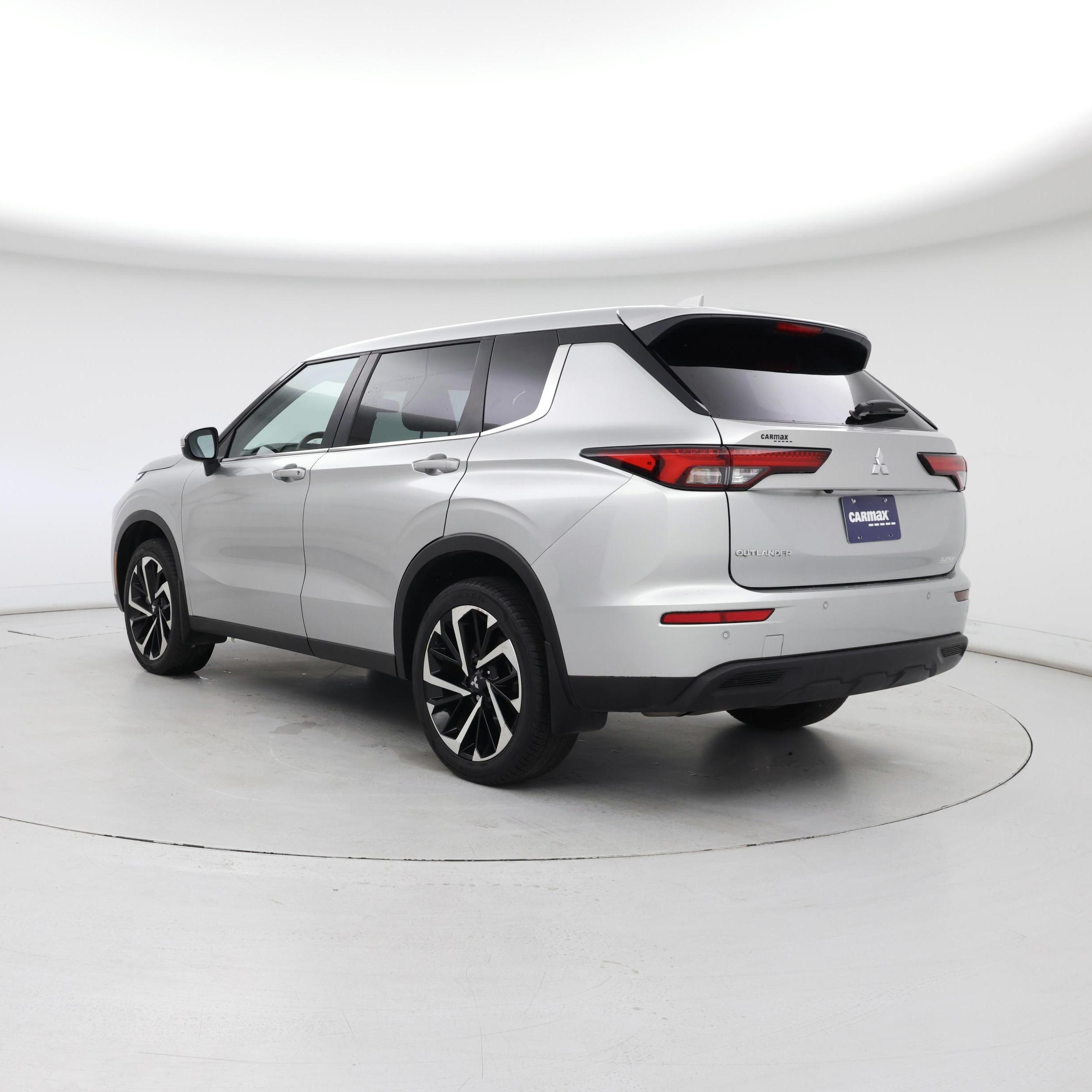 Thumbnail: 2022 Mitsubishi Outlander - 2