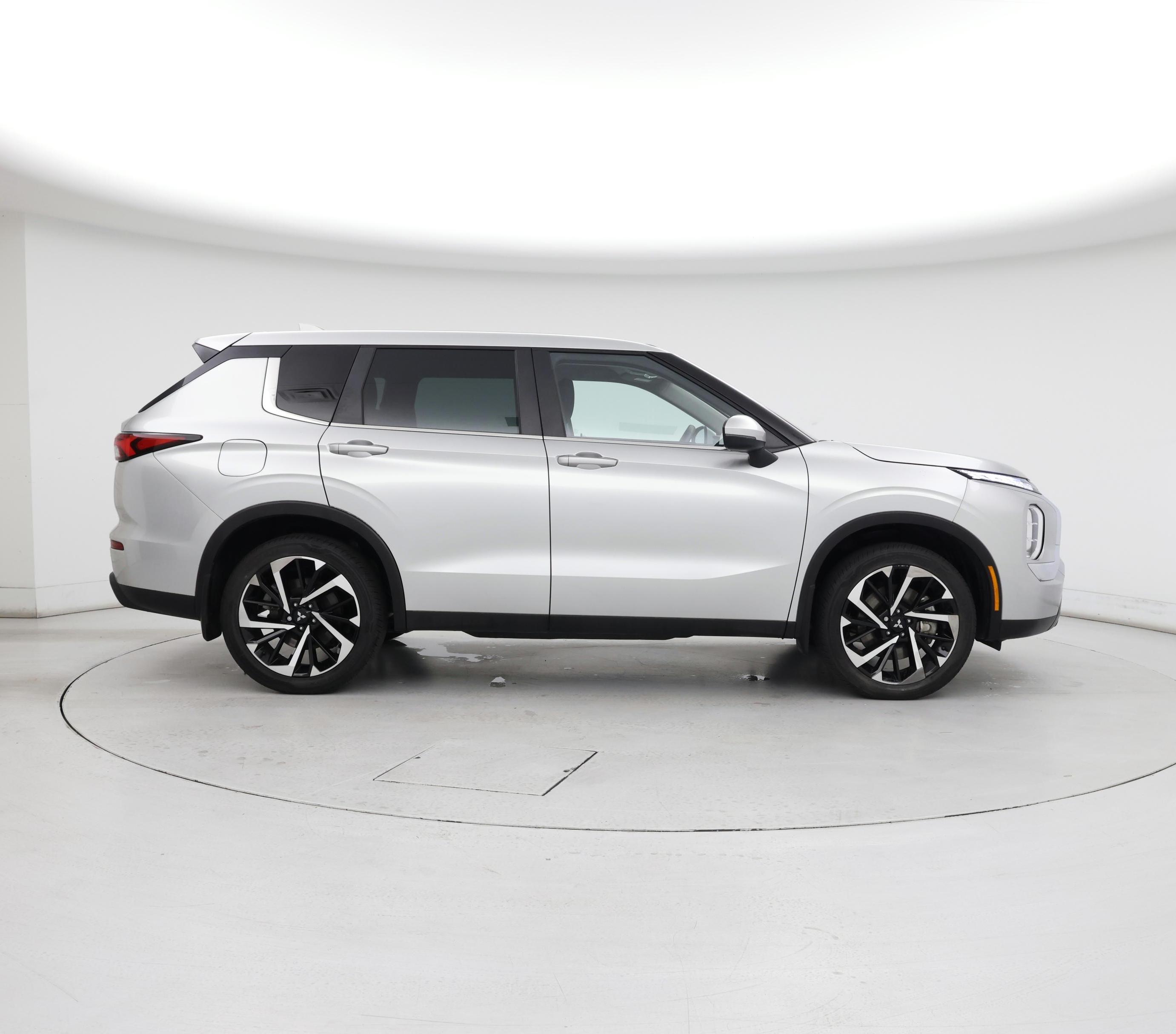 Thumbnail: 2022 Mitsubishi Outlander - 7