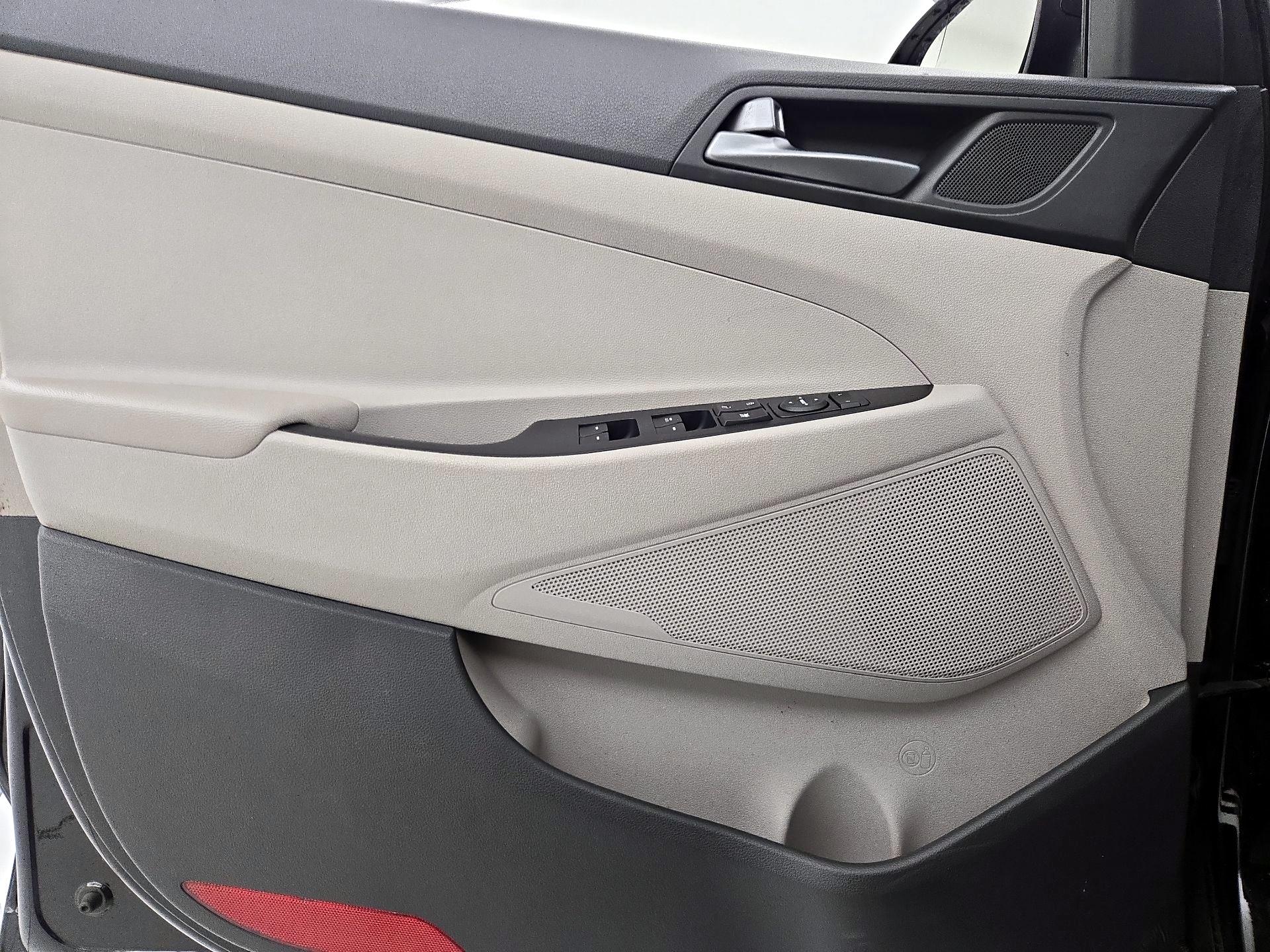 Thumbnail: 2016 Hyundai Tucson - 12
