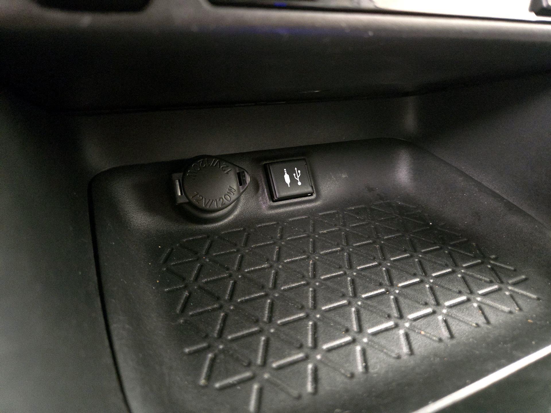 Thumbnail: 2019 Toyota RAV4 - 18
