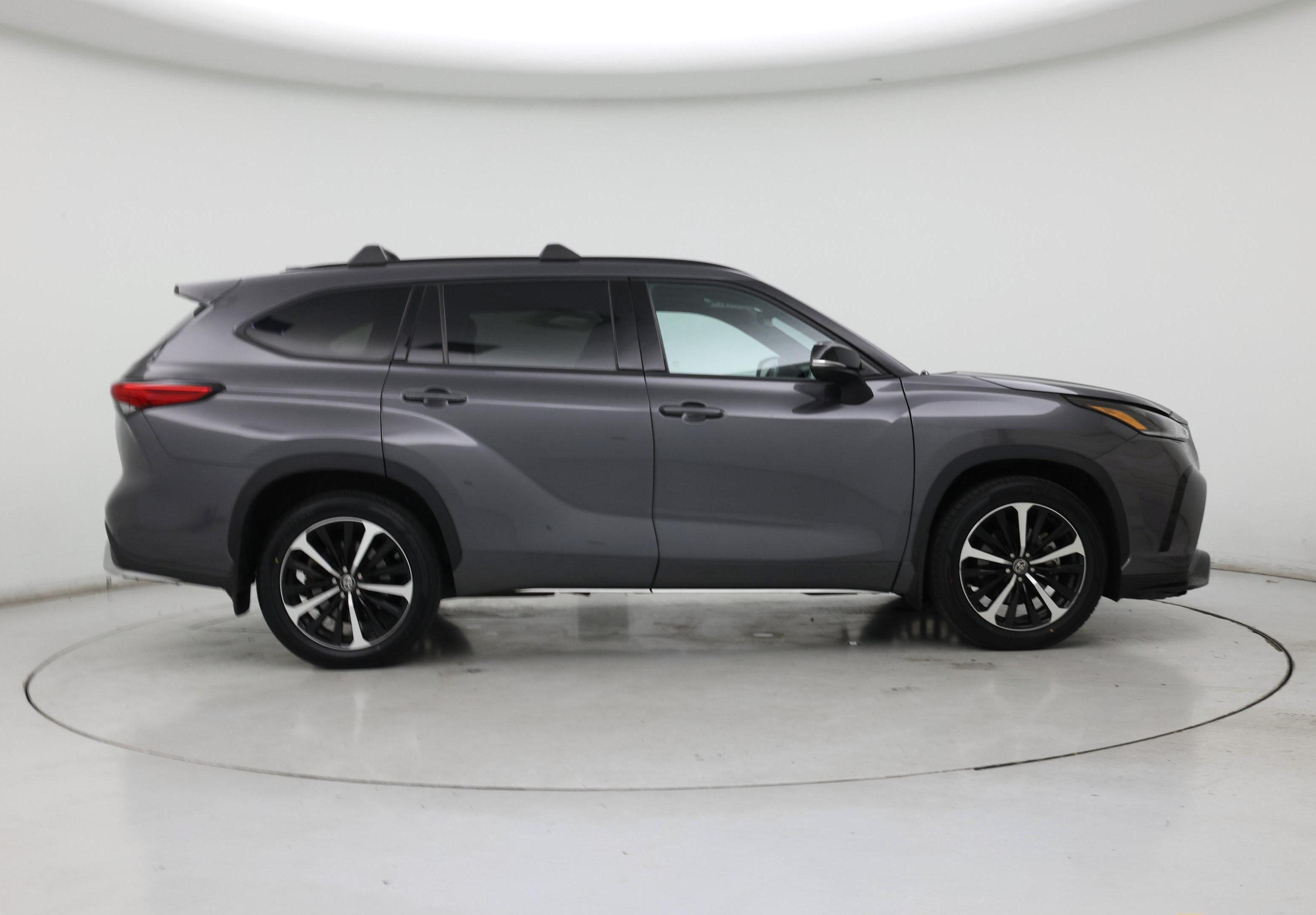 Thumbnail: 2022 Toyota Highlander - 7