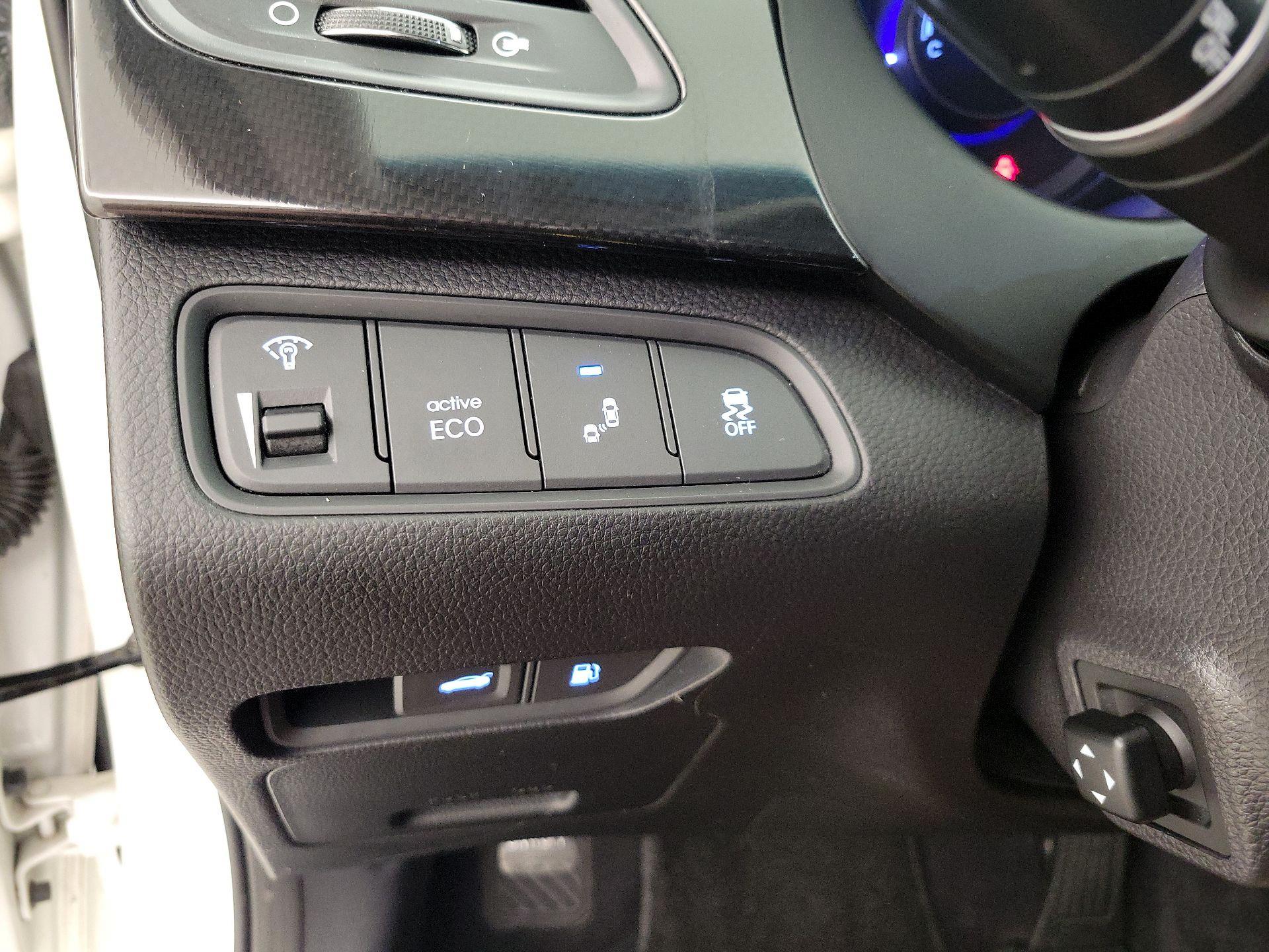 Thumbnail: 2015 Hyundai Azera - 13