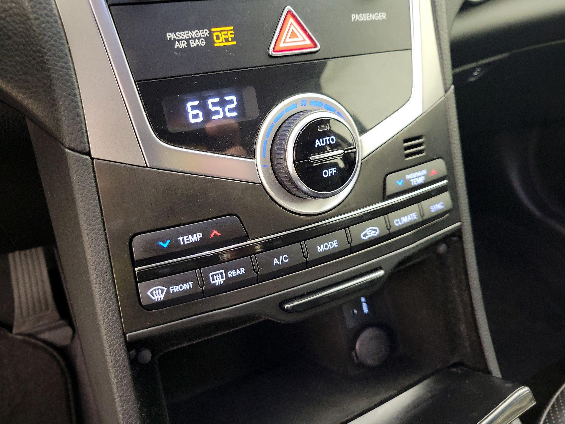 Thumbnail: 2015 Hyundai Azera - 17