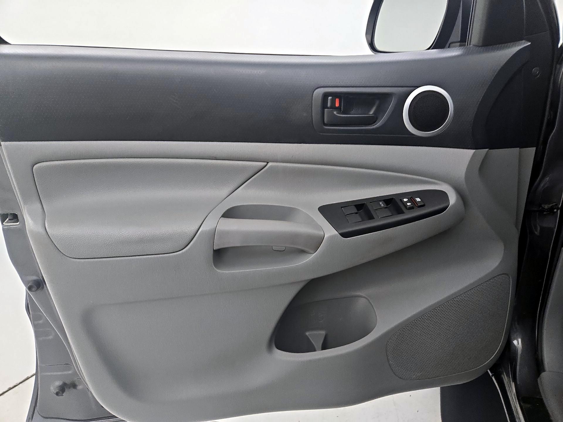 Thumbnail: 2013 Toyota Tacoma - 12