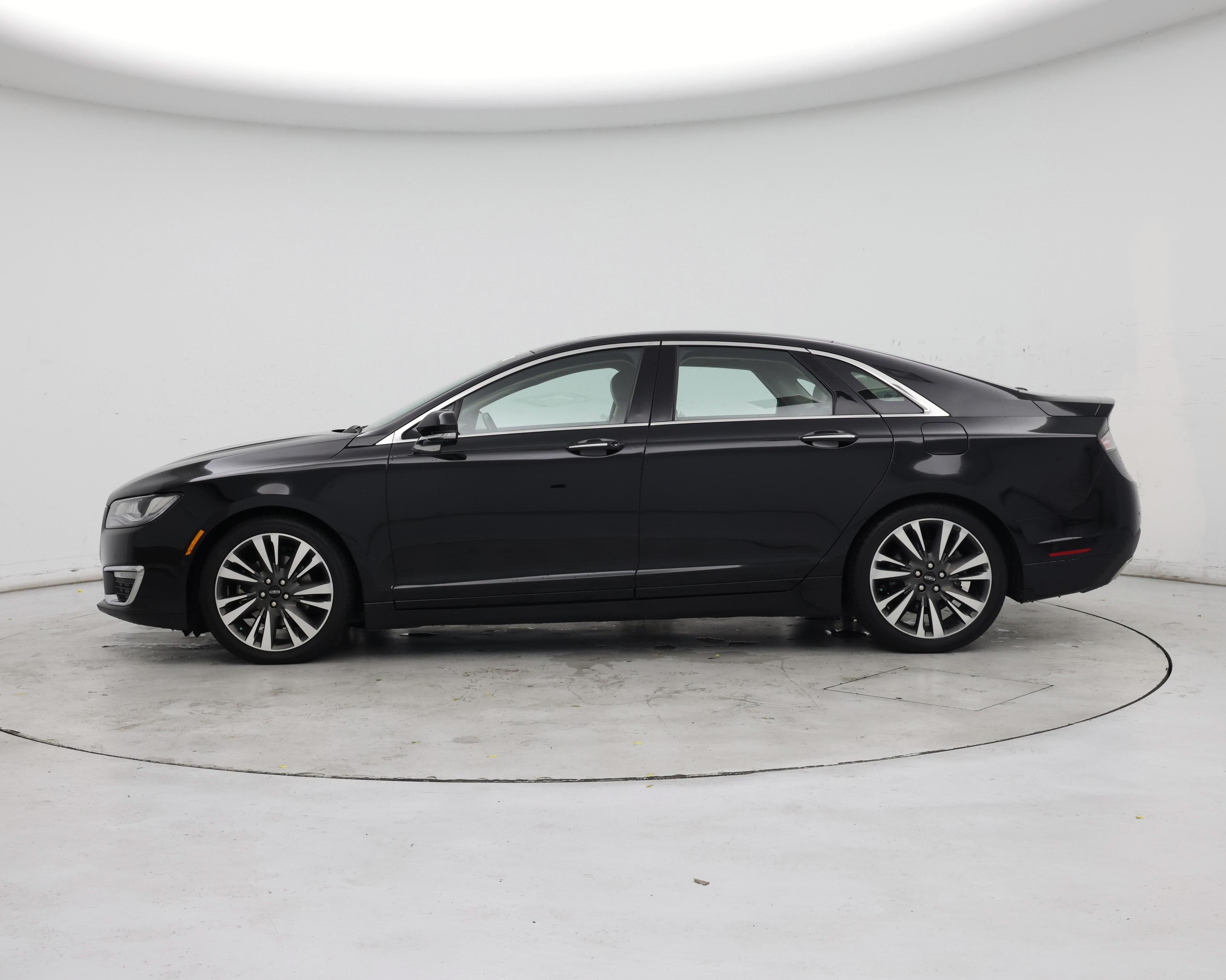 Thumbnail: 2020 Lincoln MKZ - 3