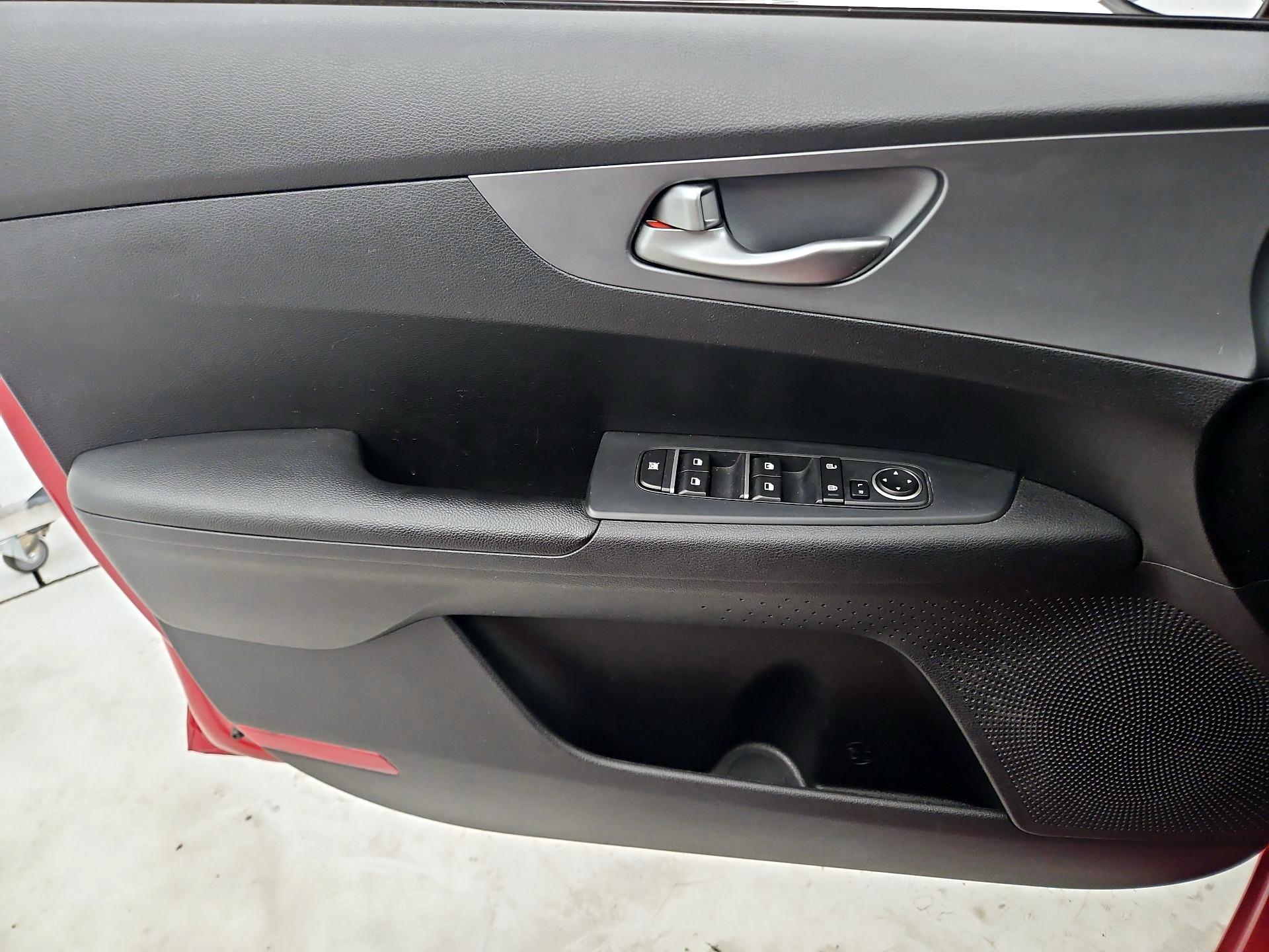 Thumbnail: 2020 Kia Forte - 12