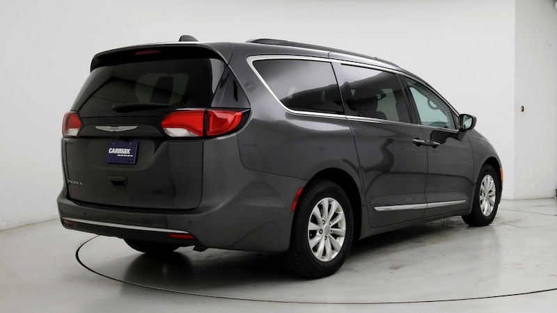 2017 Chrysler Pacifica Touring L 8