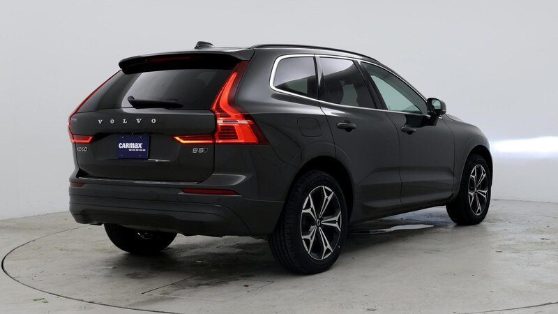 2022 Volvo XC60 B5 Momentum 8