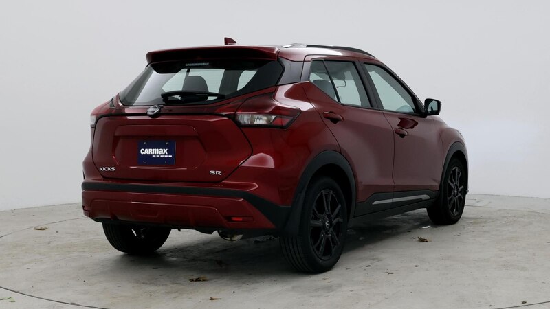 2022 Nissan Kicks SR 8