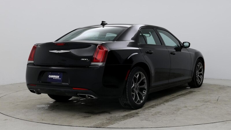 2018 Chrysler 300 S 8