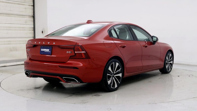 2022 Volvo S60 B5 Momentum 8