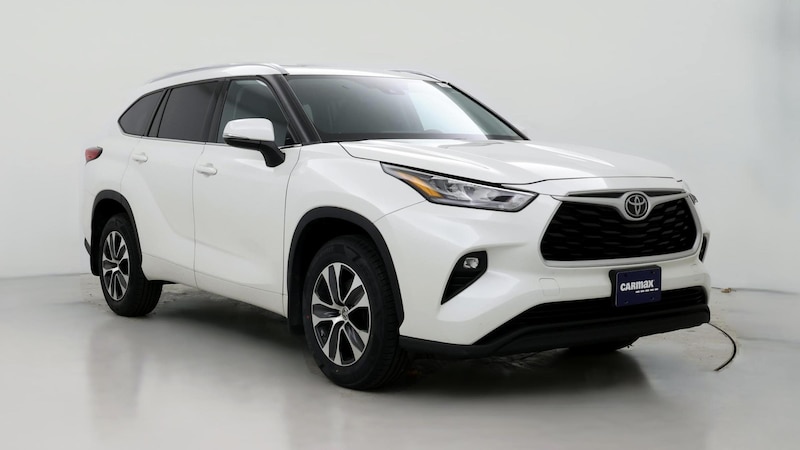 2020 Toyota Highlander XLE Hero Image