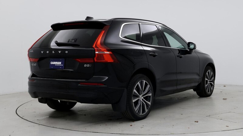 2022 Volvo XC60 B5 Momentum 8