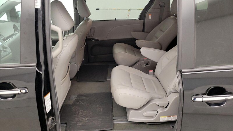 2016 Toyota Sienna XLE Premium 21