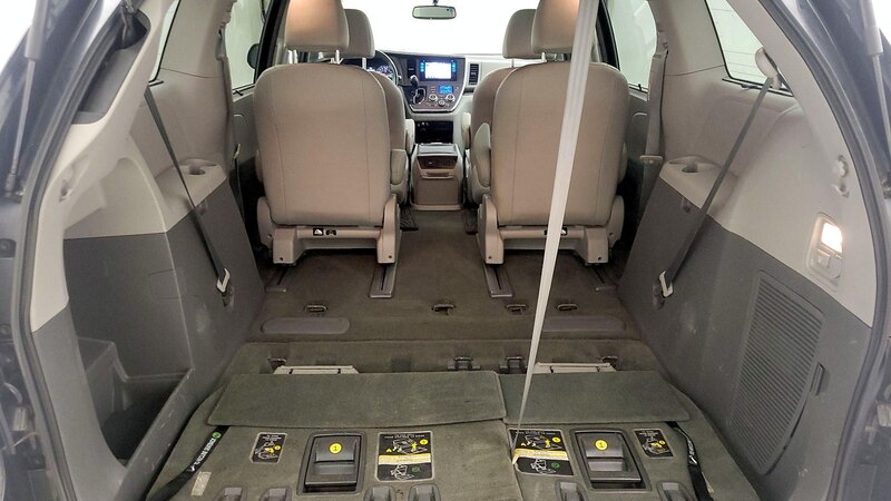 2016 Toyota Sienna XLE Premium 24