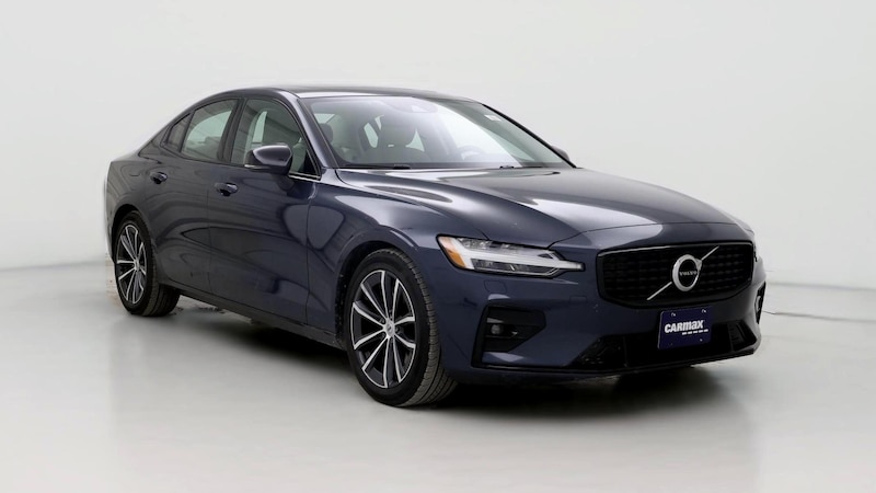 2022 Volvo S60 B5 Momentum Hero Image